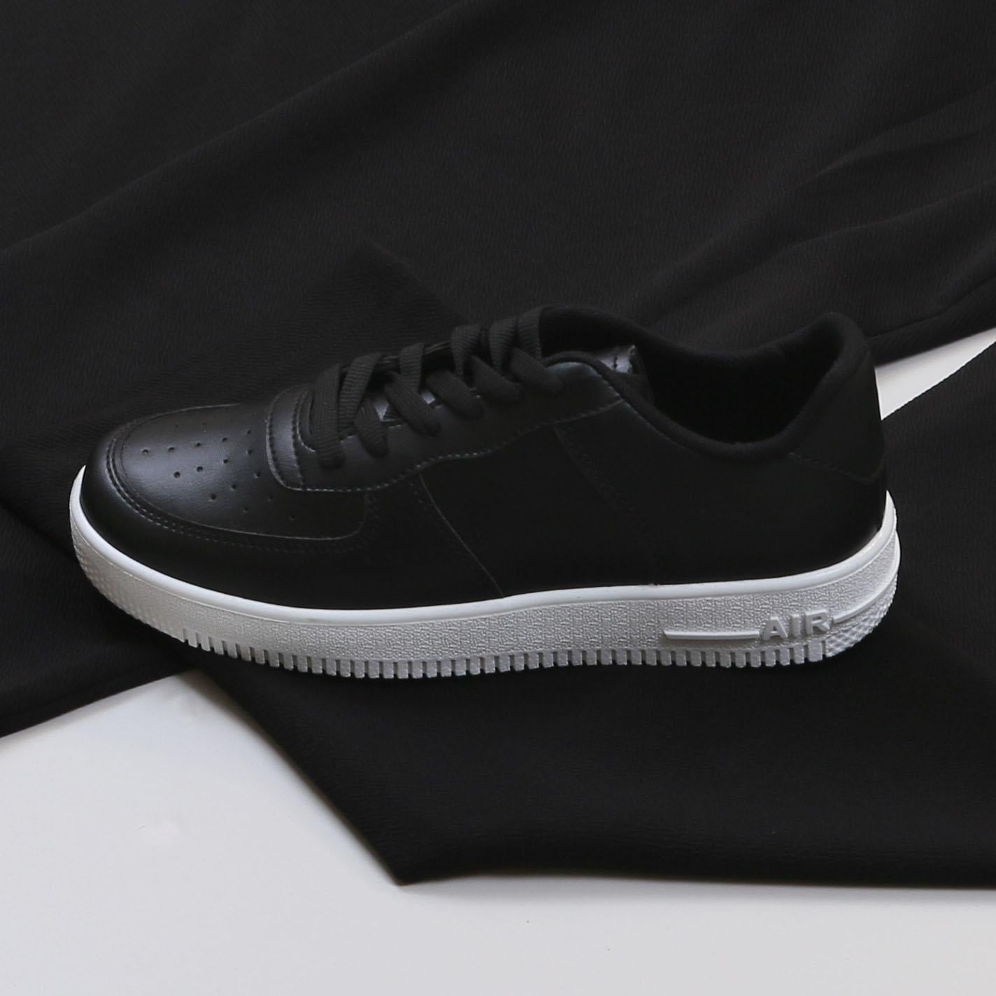 Siyah Tişörtlü Takım Ayakkabı Kombin