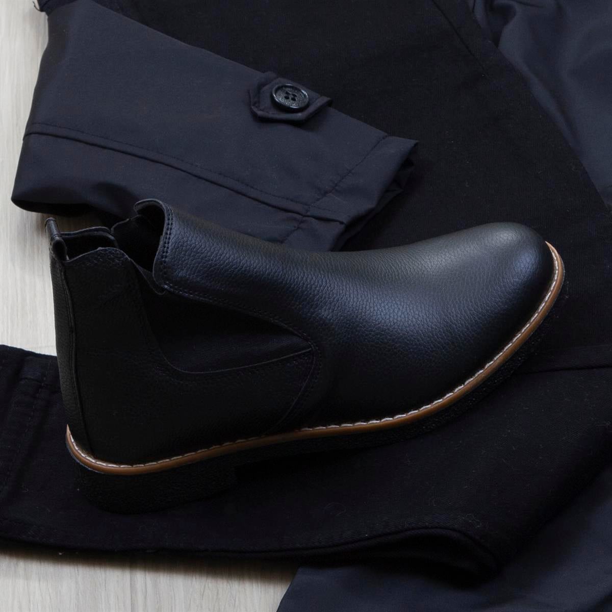 Siyah Trençkot Boğazlı Body Pantolon Bot Kombin