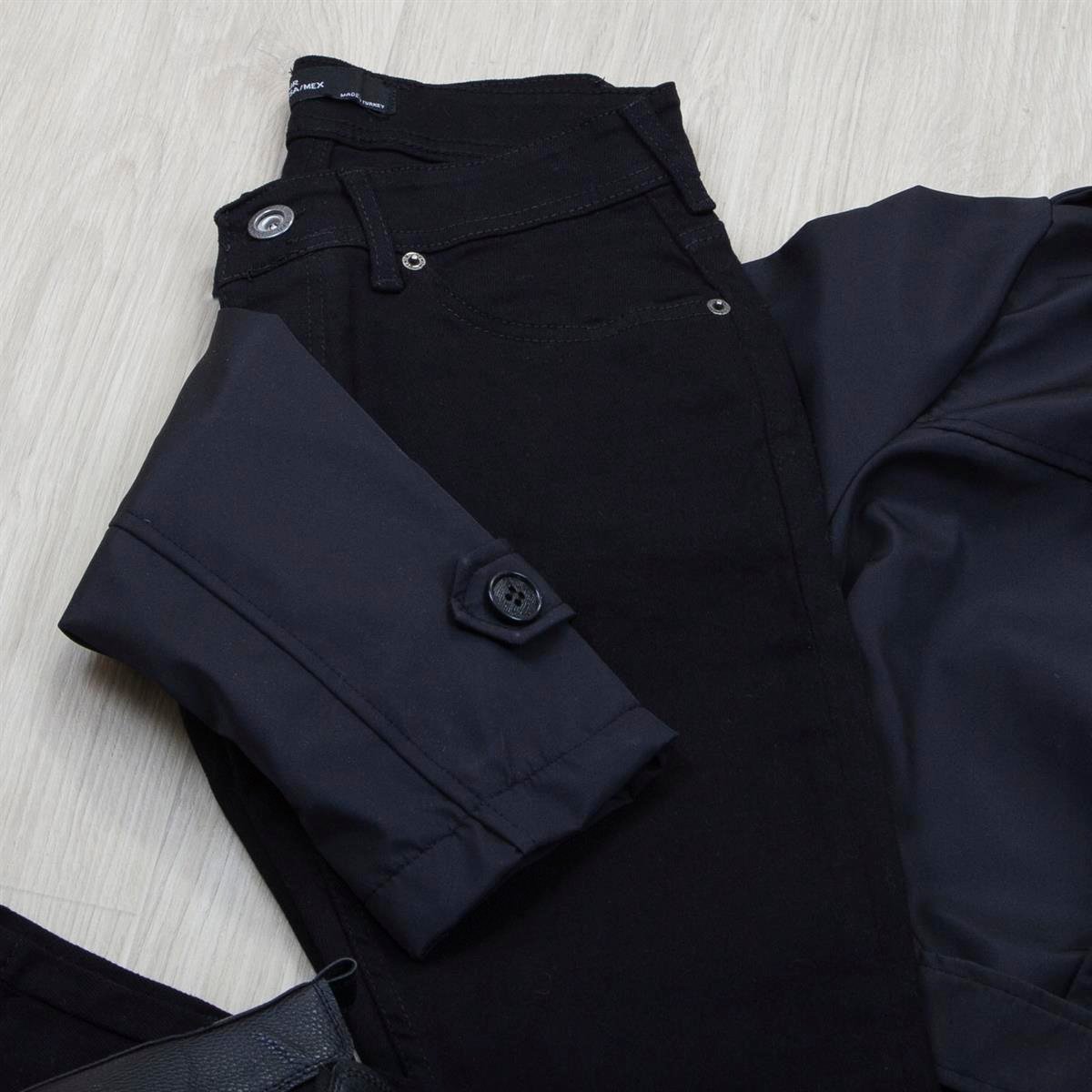 Siyah Trençkot Boğazlı Body Pantolon Bot Kombin