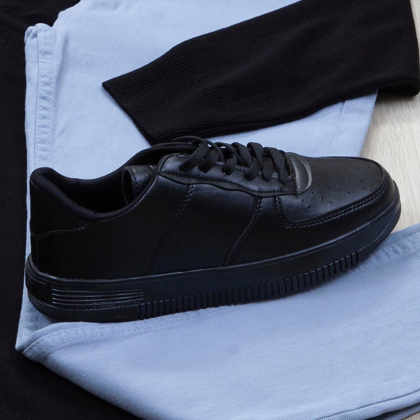 Siyah Triko Kazak Pantolon Ayakkabı Kombin