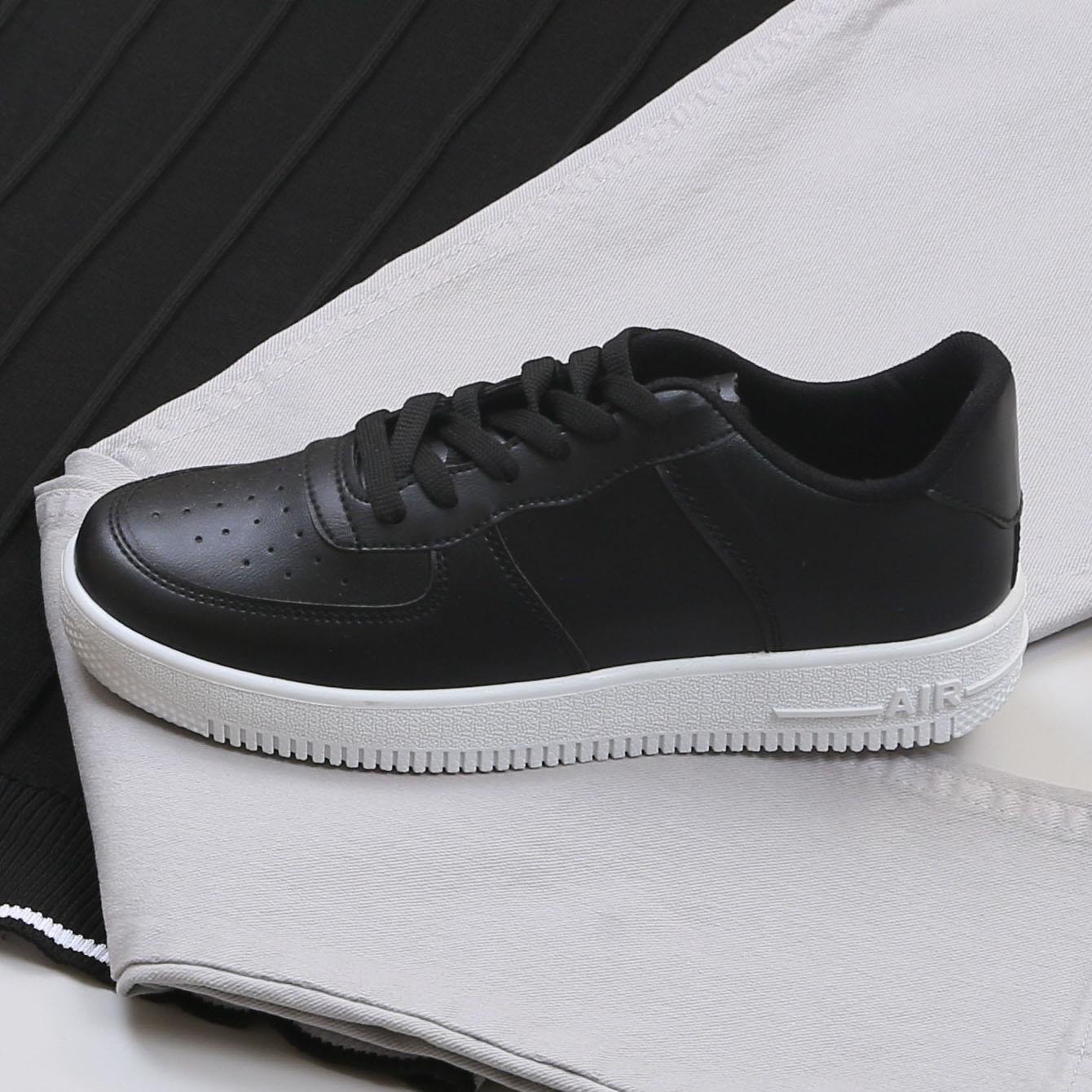 Siyah Triko Polo Yaka Tişört Pantolon Ayakkabı Kombin