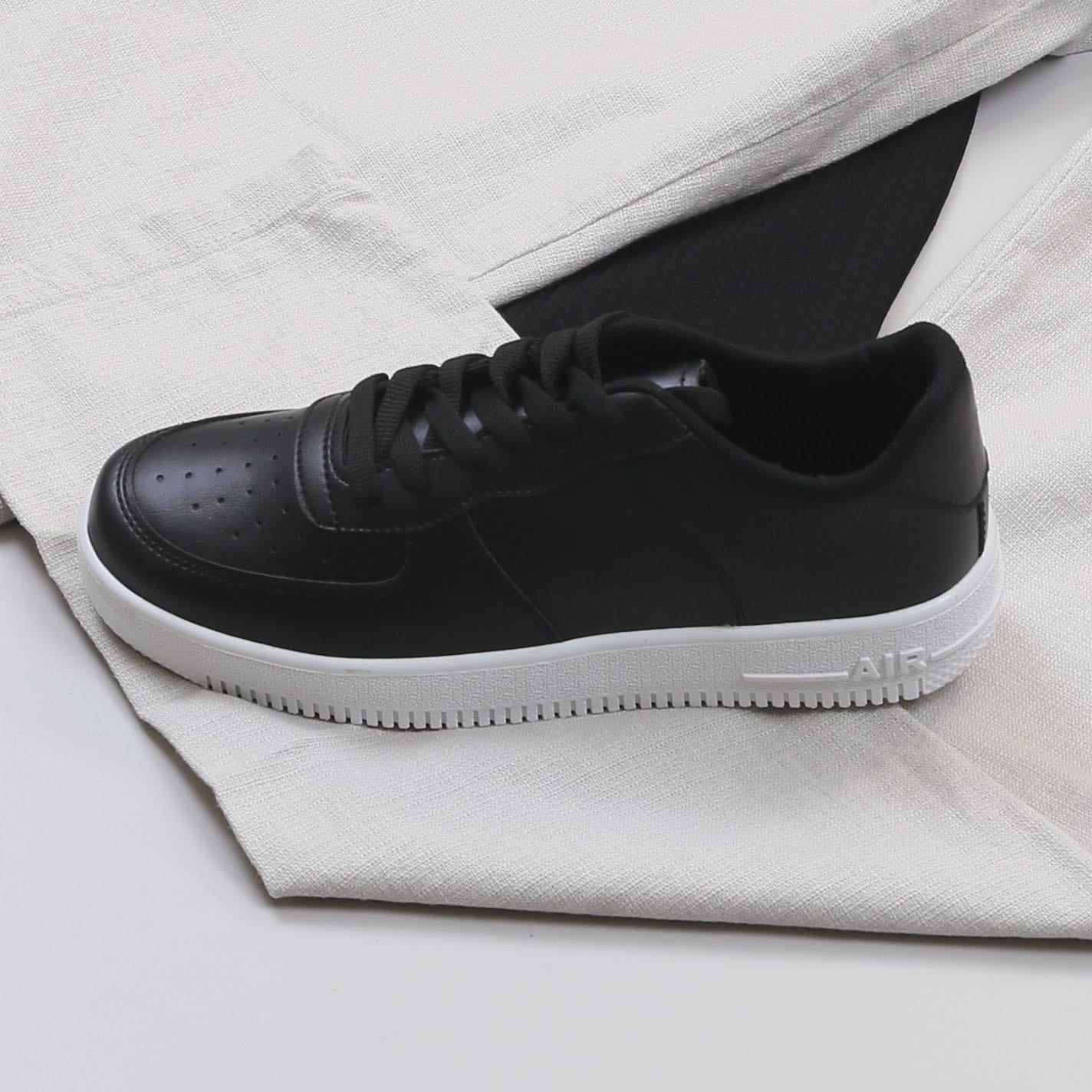 Siyah Triko Polo Yaka Tişört Pantolon Ayakkabı Kombin