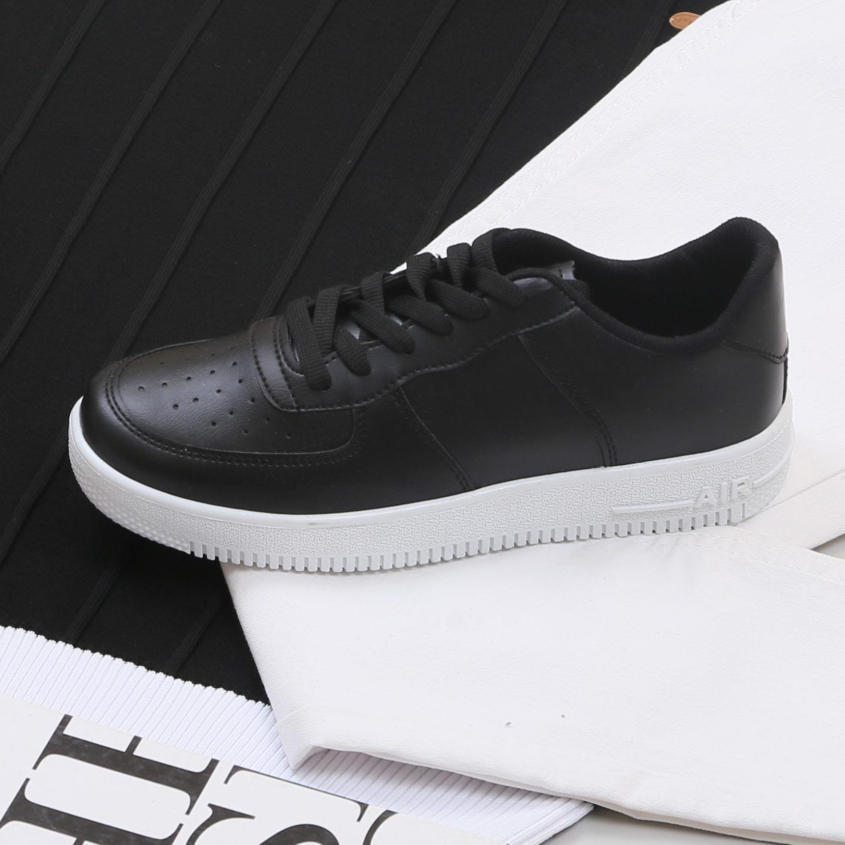 Siyah Triko Tişört Kombini