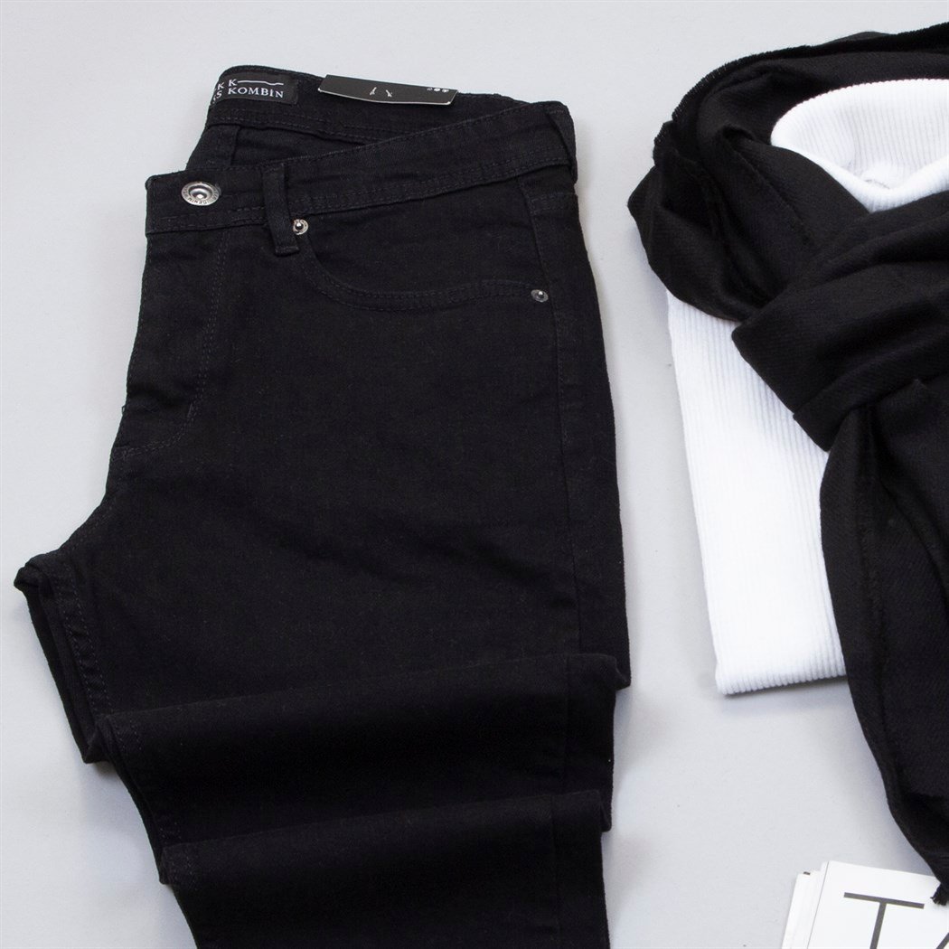 Siyah Uzun Kaşe Kaban Boğazlı Kazak Atkı Pantolon Bot Kombin