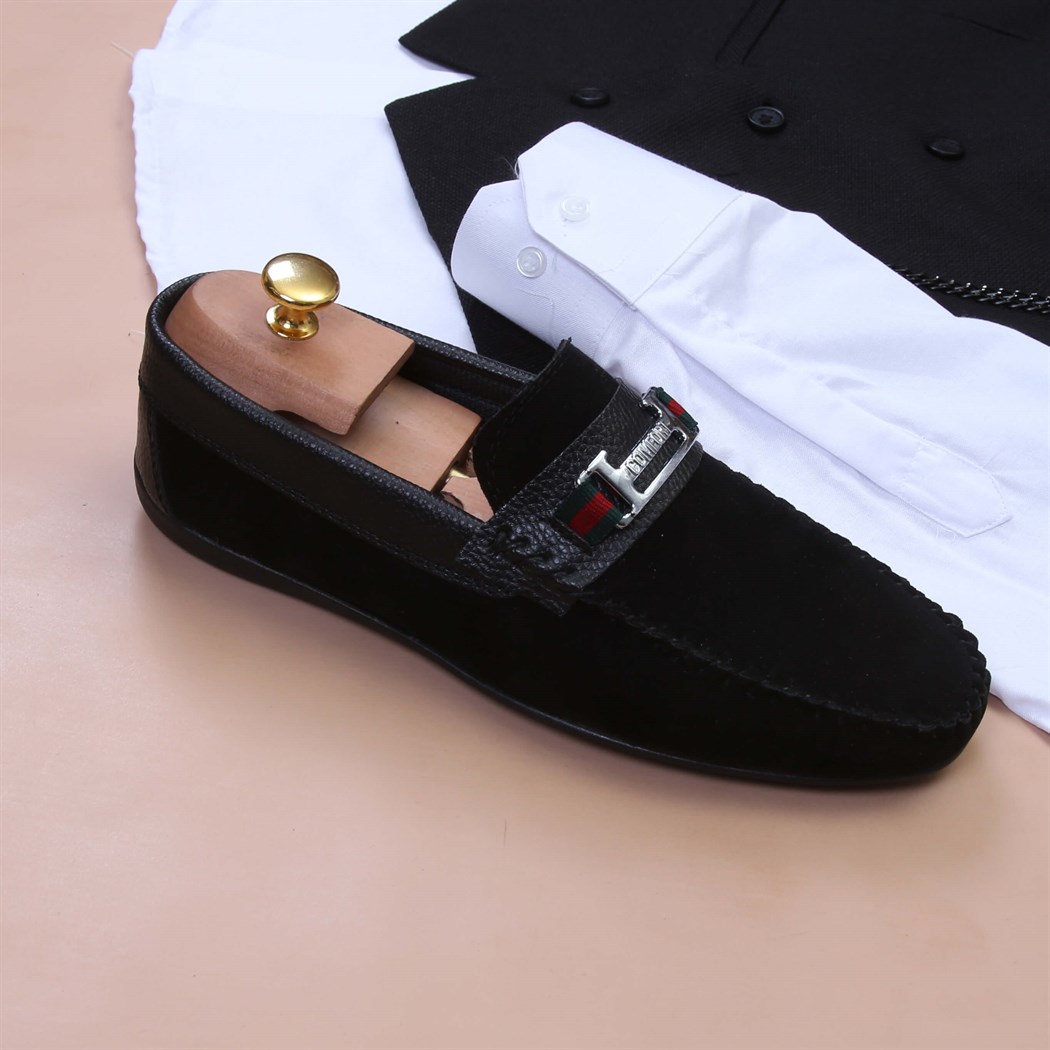 Siyah Yelek Beyaz Gömlek Kot Pantolon Klasik Ayakkabı Koımbini 