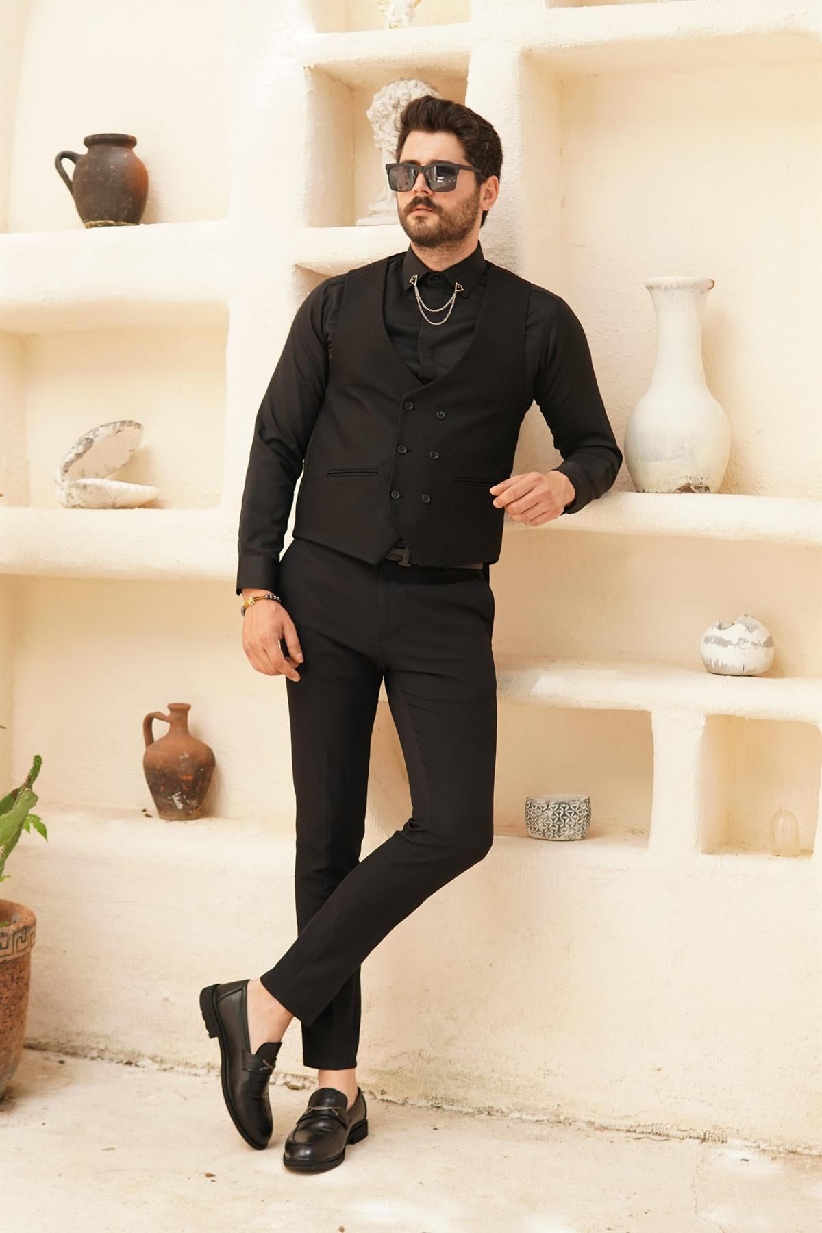 Siyah Yelekli Klasik Kombin