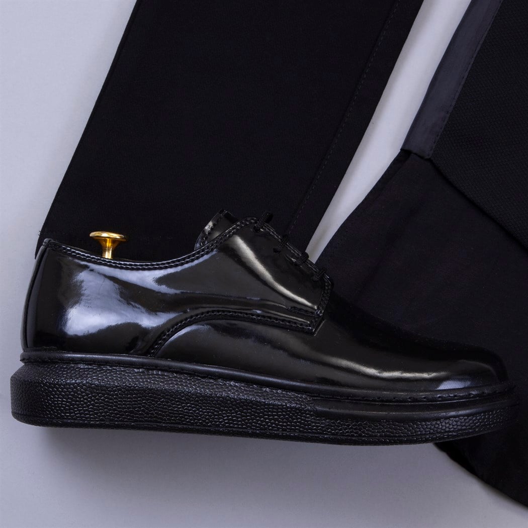 Siyah Zincirli Yelek Gömlek Pantolon Ayakkabı Kombin