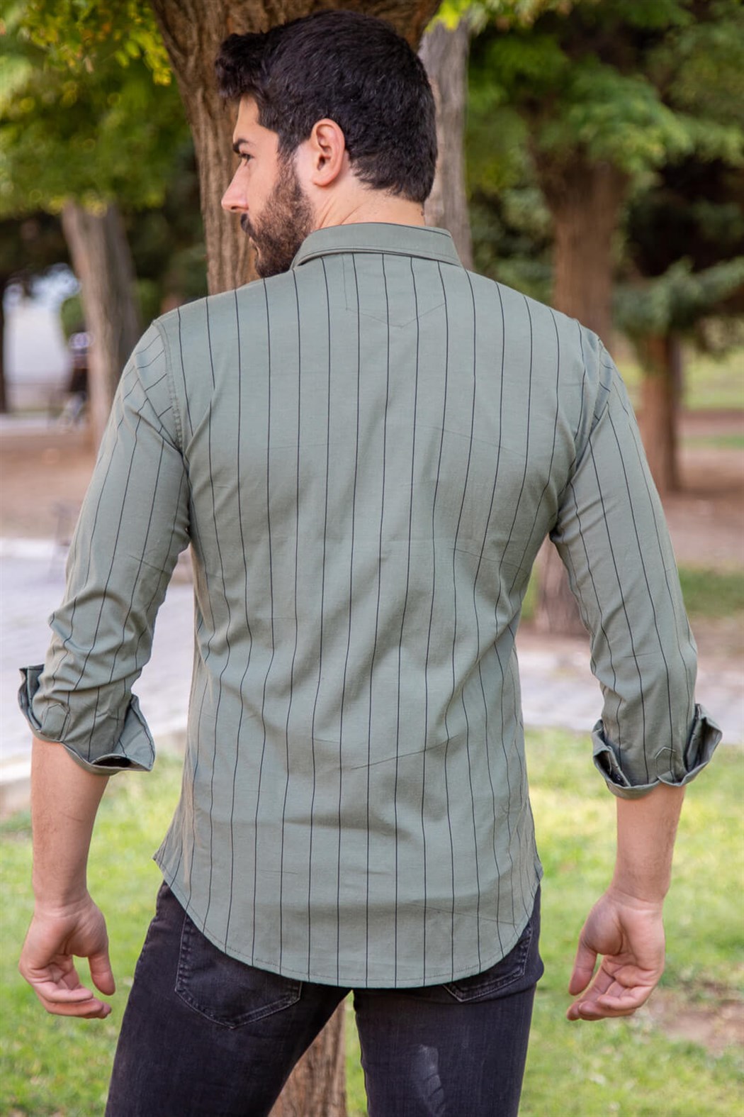 Sli̇m fi̇t geni̇ş çi̇zgi̇li haki klasi̇k gömlek