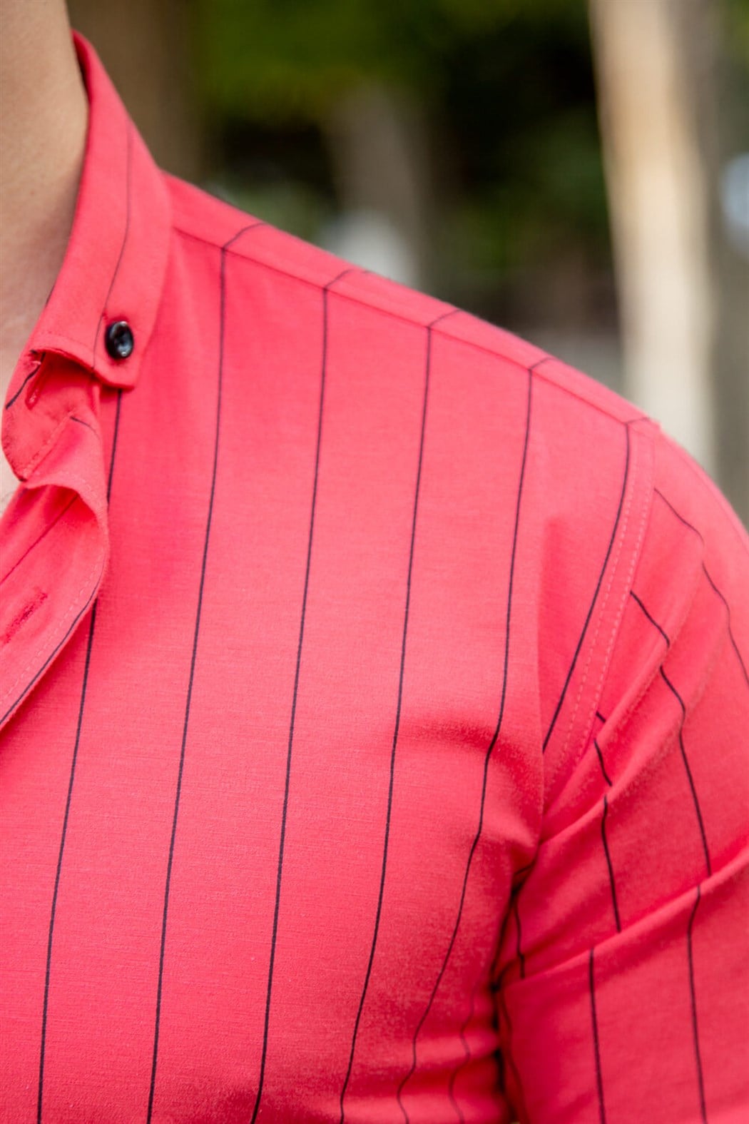 Sli̇m fi̇t geni̇ş çi̇zgi̇li kırmızı klasi̇k gömlek