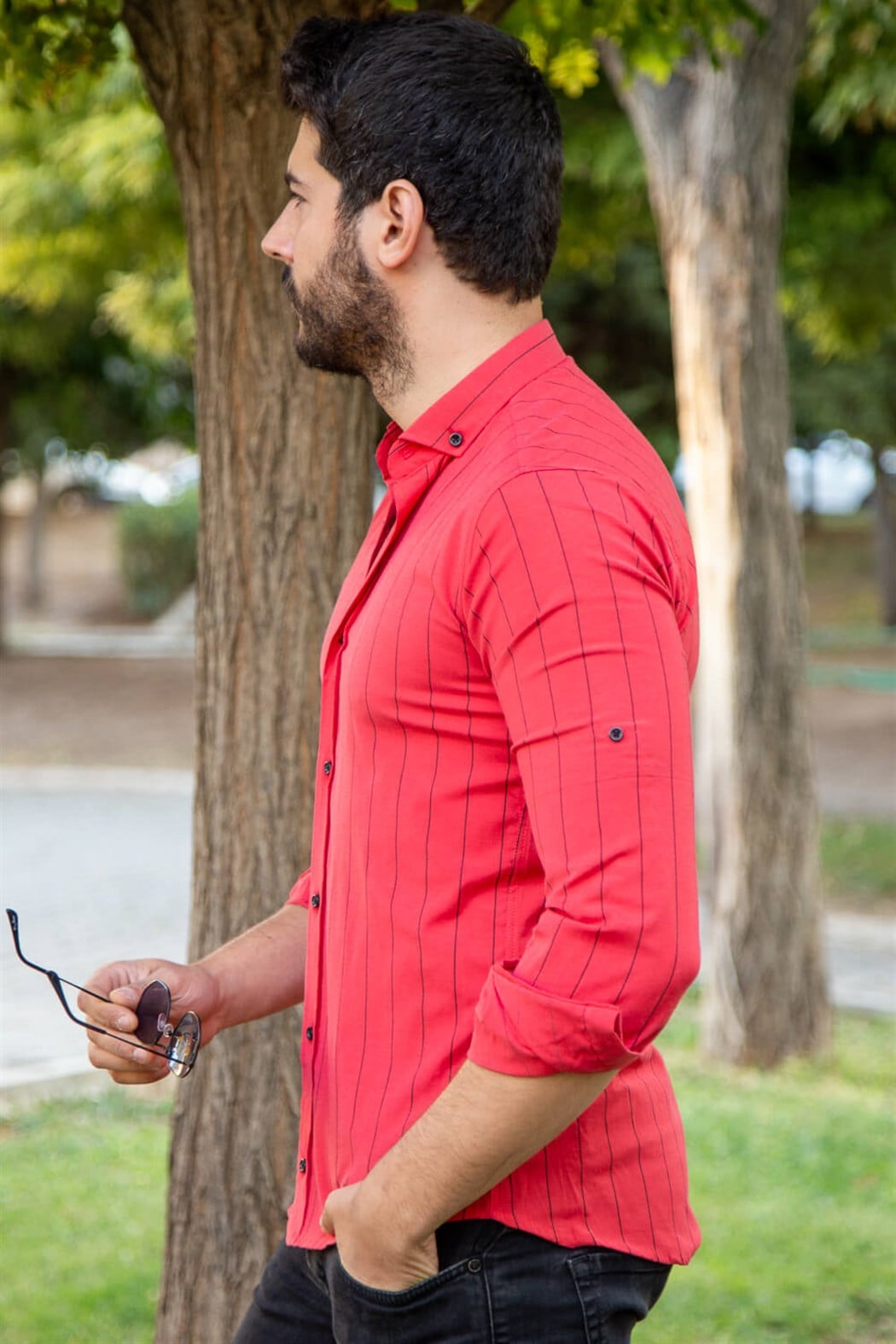 Sli̇m fi̇t geni̇ş çi̇zgi̇li kırmızı klasi̇k gömlek