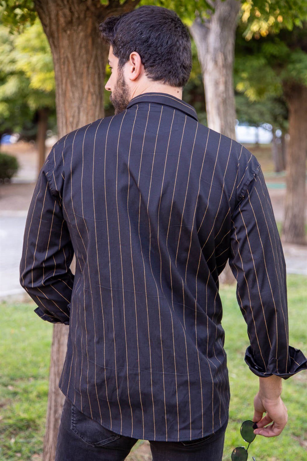 Sli̇m fi̇t geni̇ş çi̇zgi̇li siyah klasi̇k gömlek