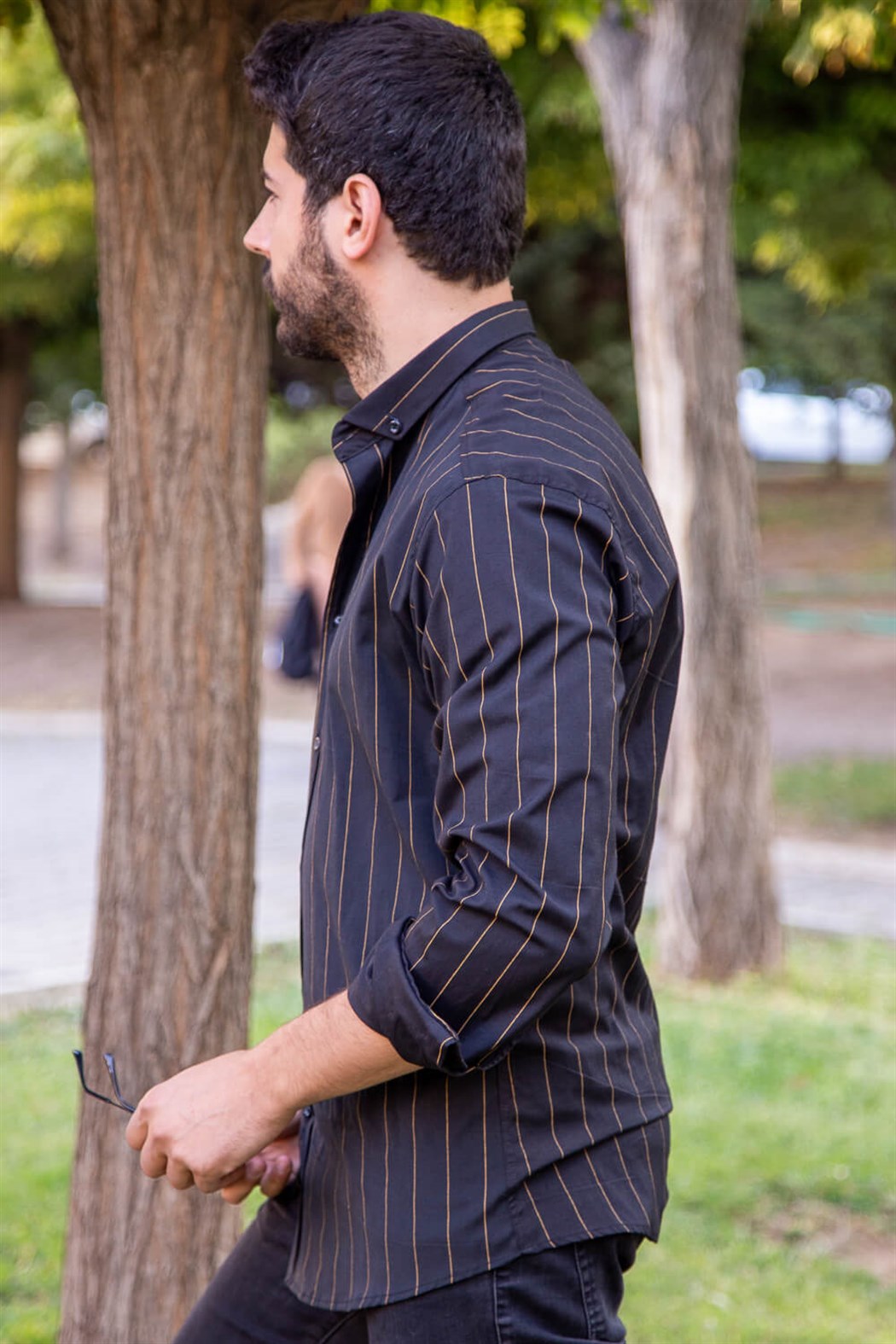 Sli̇m fi̇t geni̇ş çi̇zgi̇li siyah klasi̇k gömlek