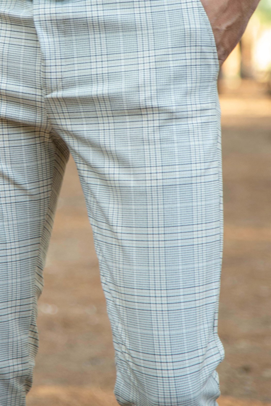 Slim fit yan cep detaylı ekoseli bej pantolon