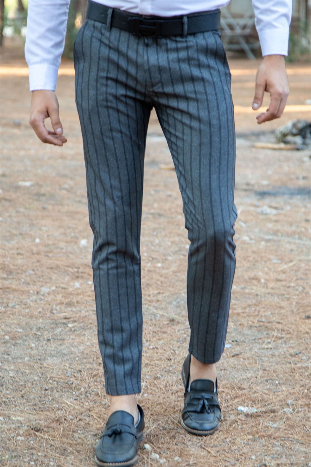 Slim fit yan cep detaylı füme üzeri koyu gri çizgili kumaş pantolon