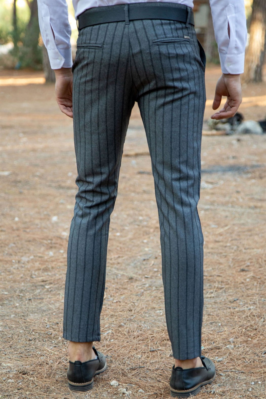 Slim fit yan cep detaylı füme üzeri koyu gri çizgili kumaş pantolon