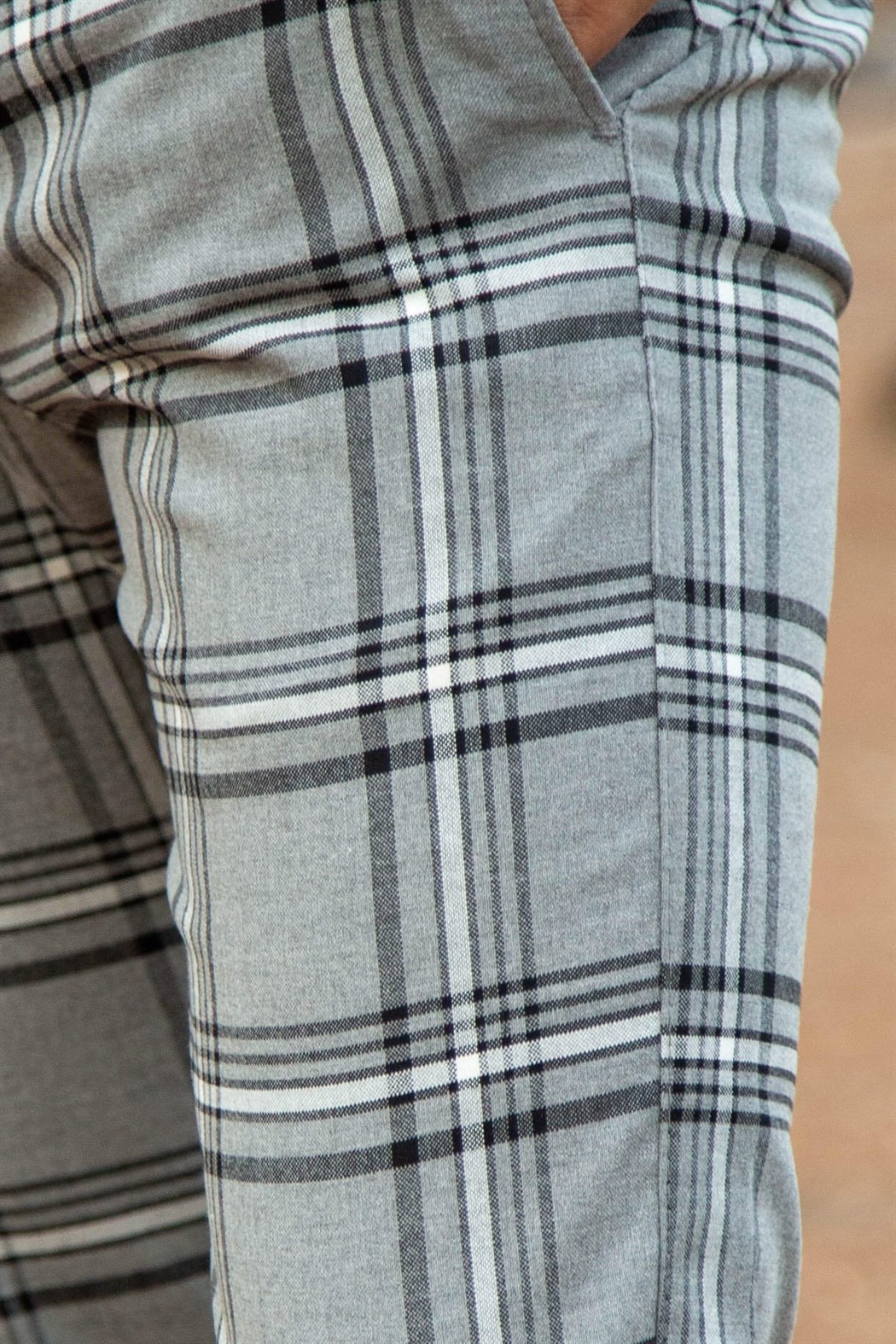 Slim fit yan cep detaylı geniş ekoseli gri pantolon