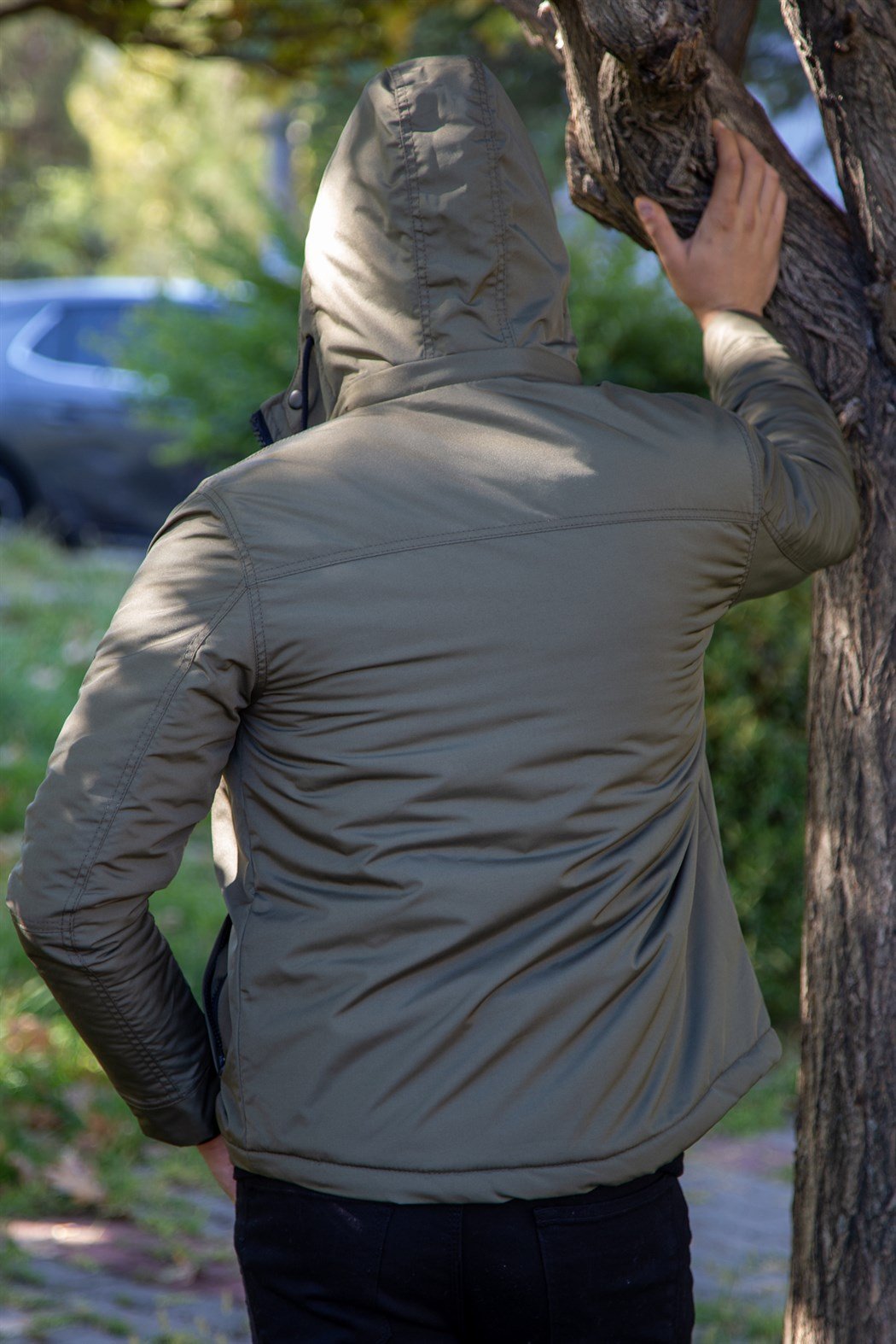 Su ve rüzgara dayanıklı haki kapşonlu yağmurluk 