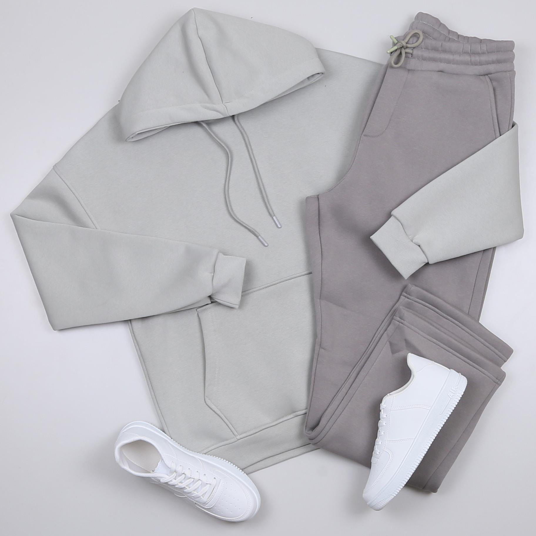 Su Yeşili Kapşonlu Sweatshirt Eşofman Altı Ayakkabı Kombini