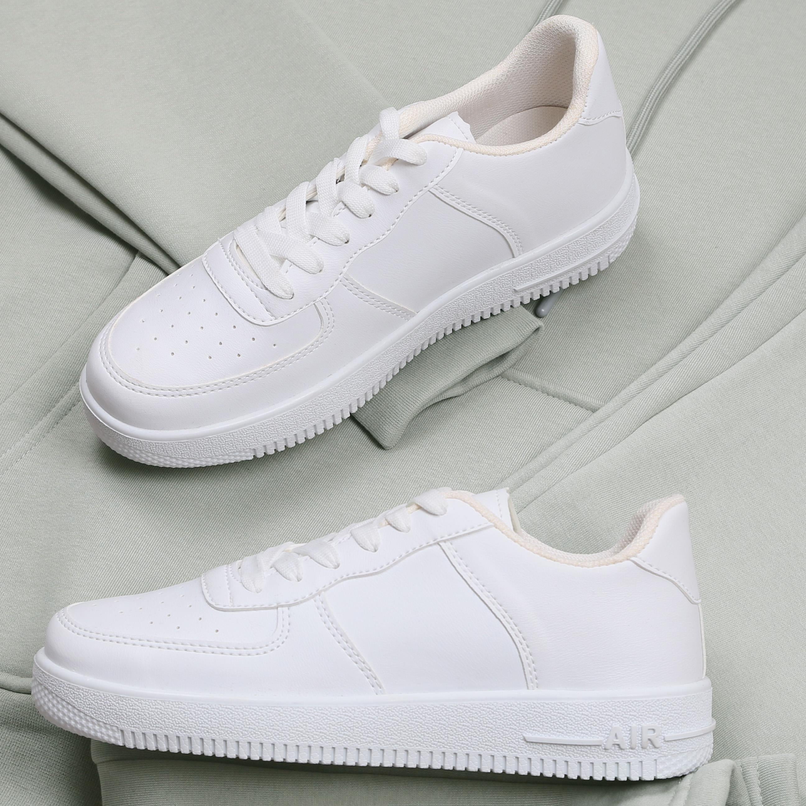 Su Yeşili Kapşonlu Sweatshirt Eşofman Altı Ayakkabı Kombini