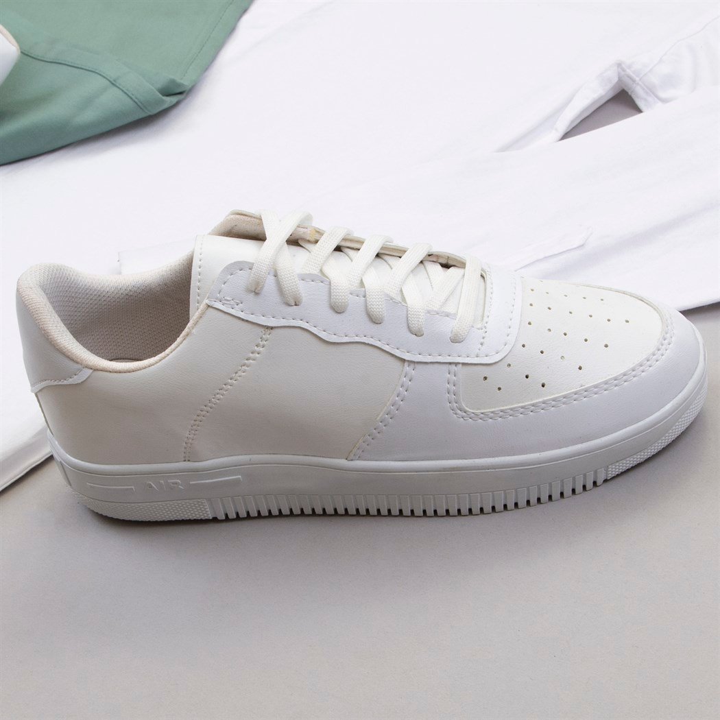 Su Yeşili Pantolon Beyaz Gömlek Ayakkabı Kombin