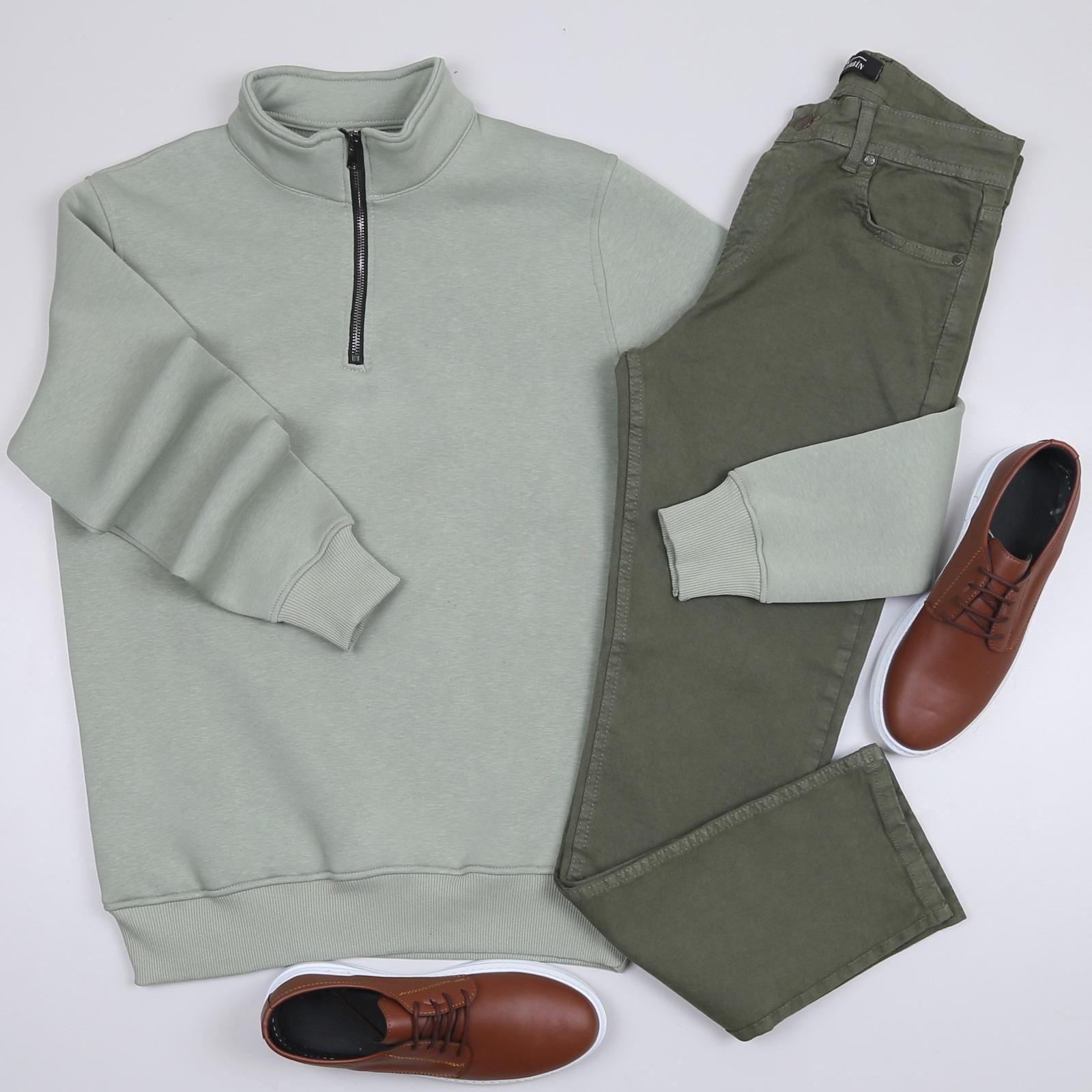 Su Yeşili Sweat Kot Pantolon Ayakkabı Kombini