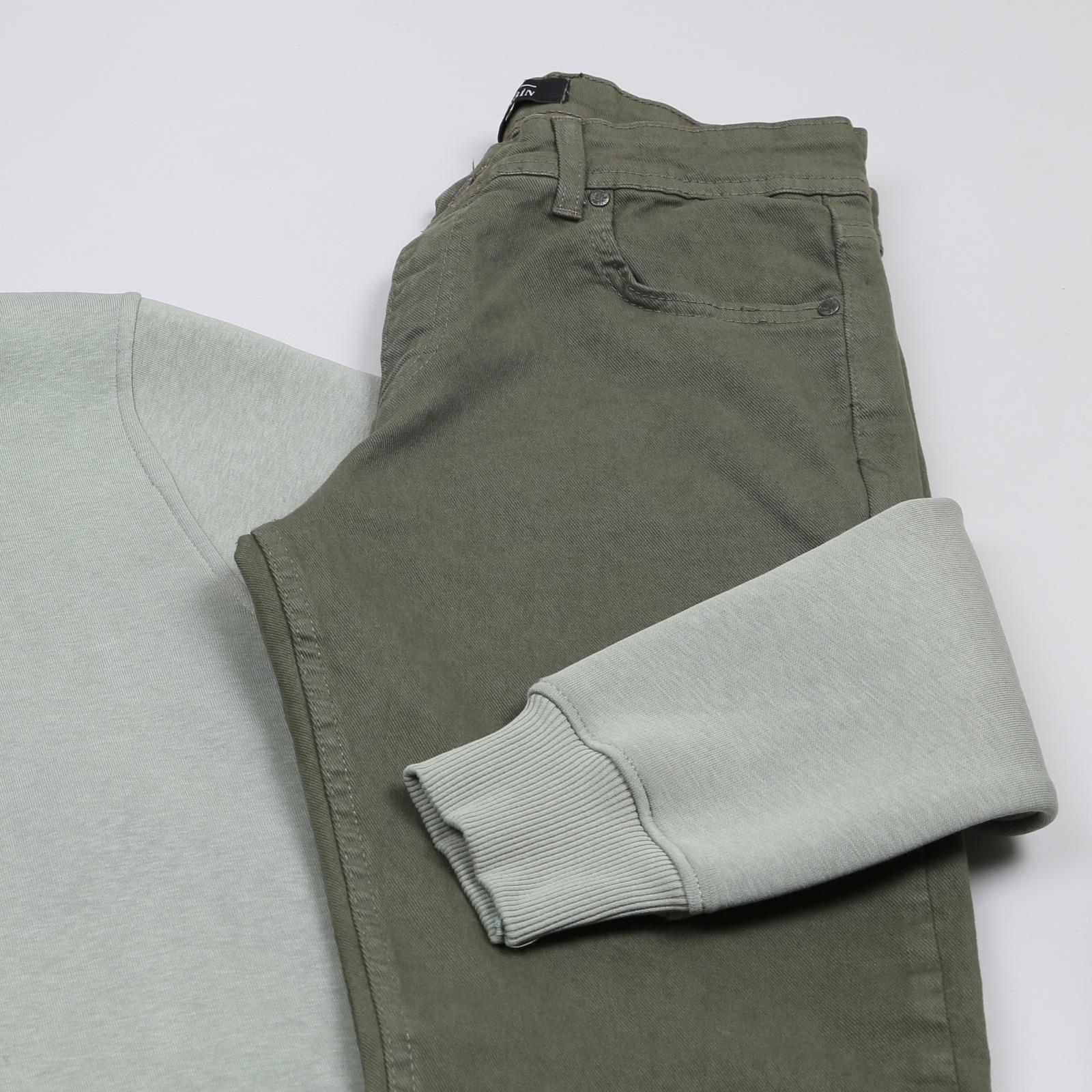 Su Yeşili Sweat Kot Pantolon Ayakkabı Kombini