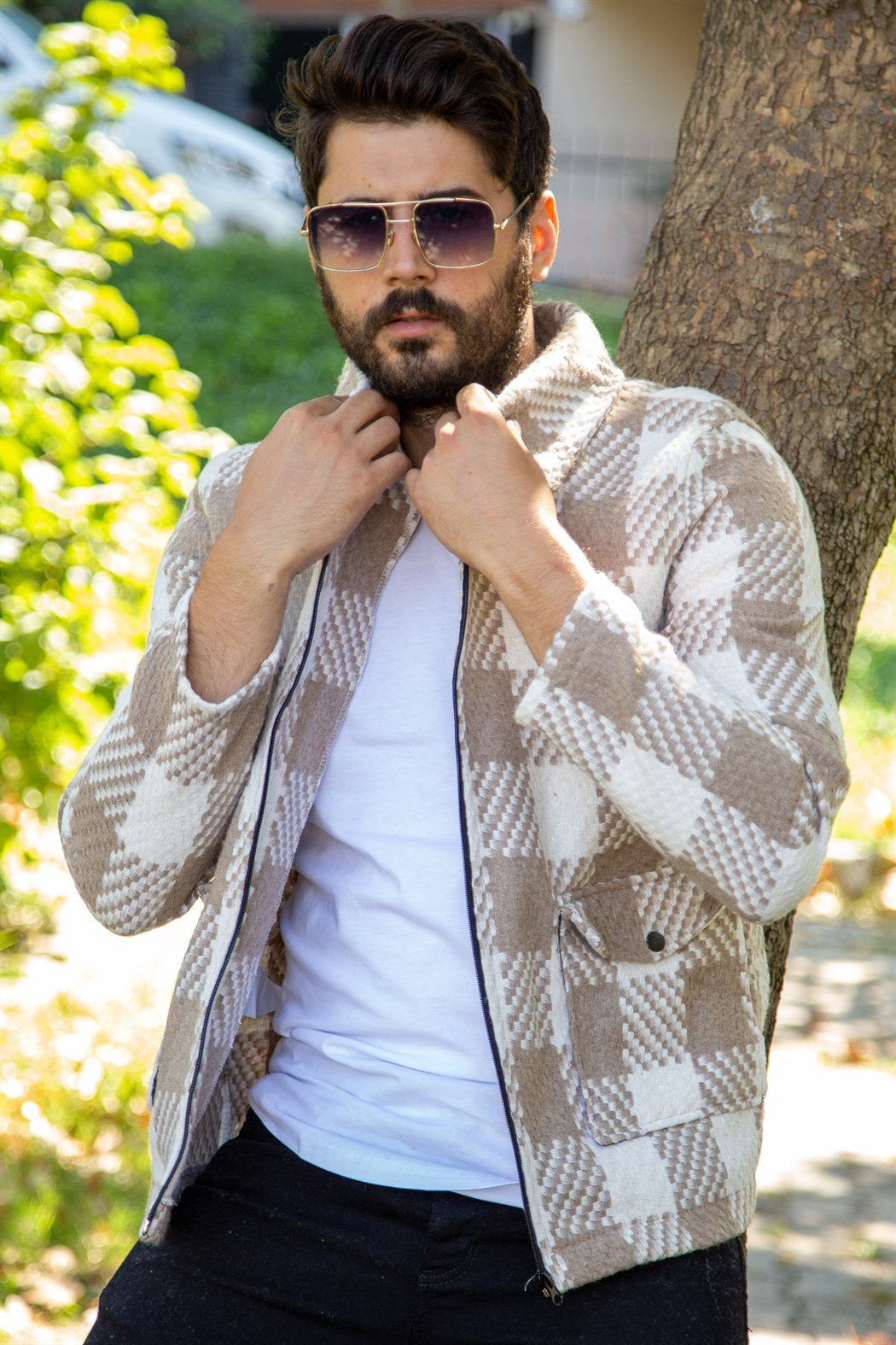 Sütlü kahve beyaz ekoseli fermuarlı kaşe mont