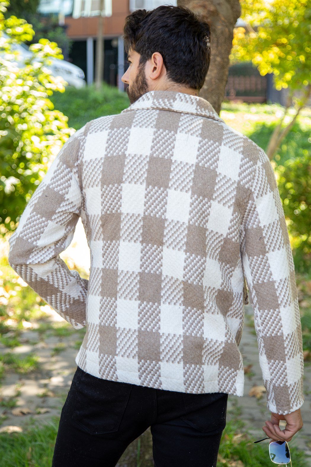 Sütlü kahve beyaz ekoseli fermuarlı kaşe mont