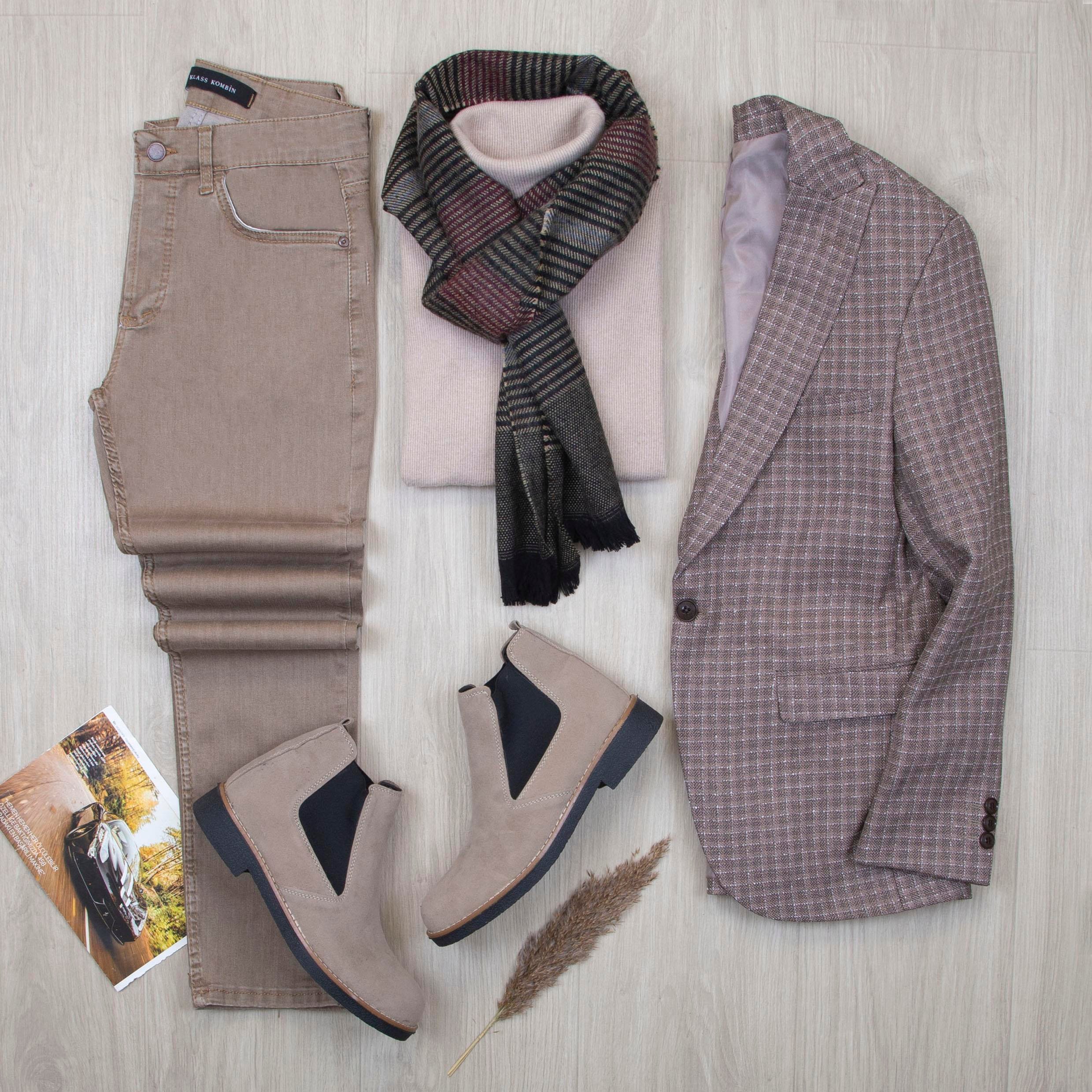 Sütlü Kahve Ekose Blazer Ceket Boğazlı Body Pantolon Bot Kombin