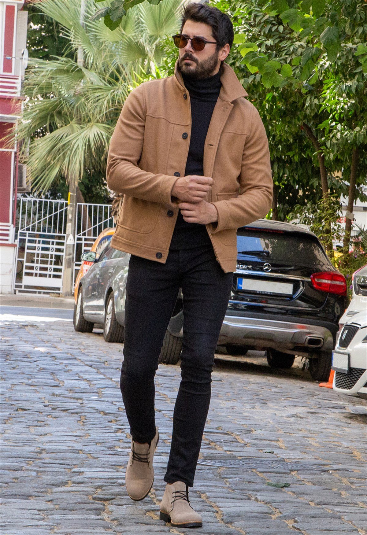 Sütlü Kahve Kaşe Ceket Boğazlı Kazak Pantolon Bot Kombin