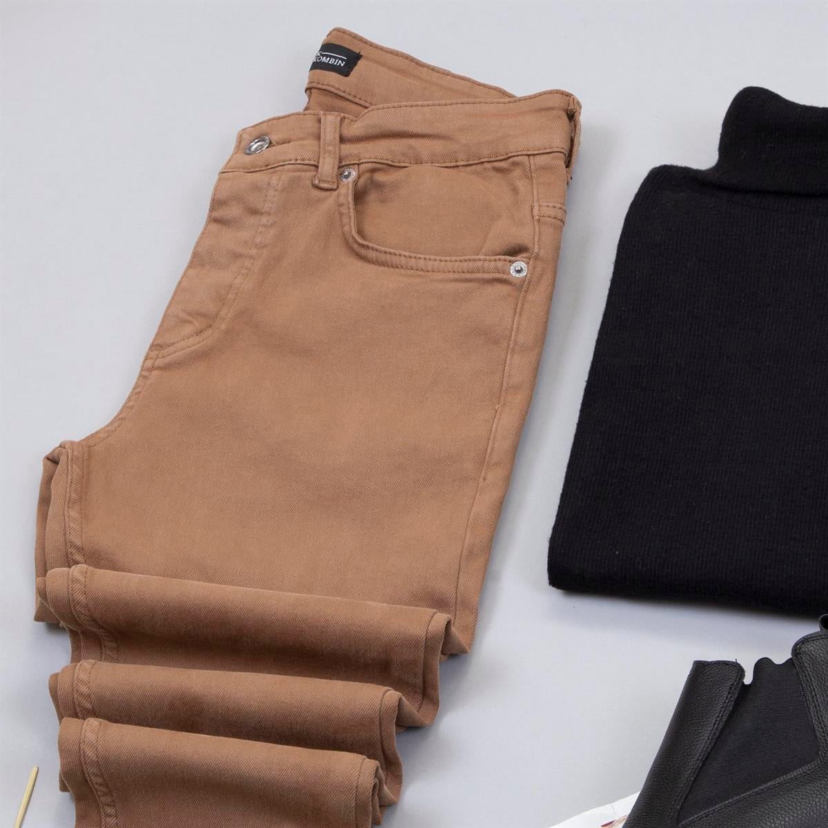 Sütlü Kahve Kaşe Ceket Boğazlı Kazak Pantolon Ayakkabı Kombin