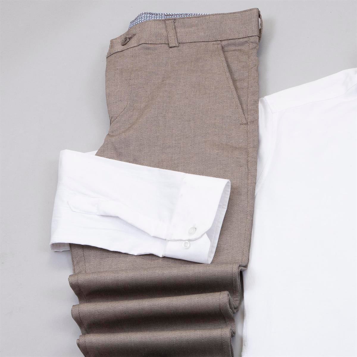 Sütlü Kahve Pantolon Beyaz Gömlek Ayakkabı Kombin