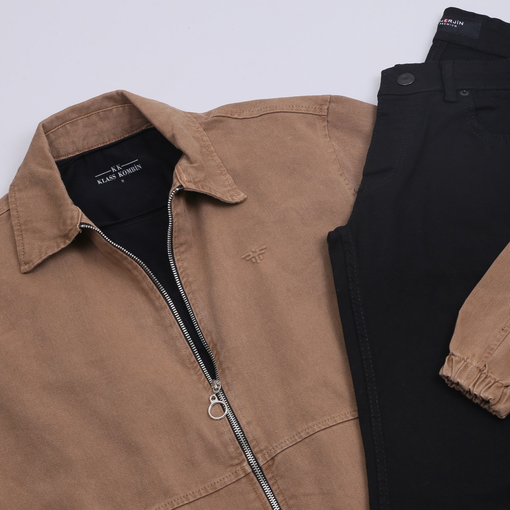 Taba Bomber Ceket Tişört Pantolon Ayakkabı Kombini