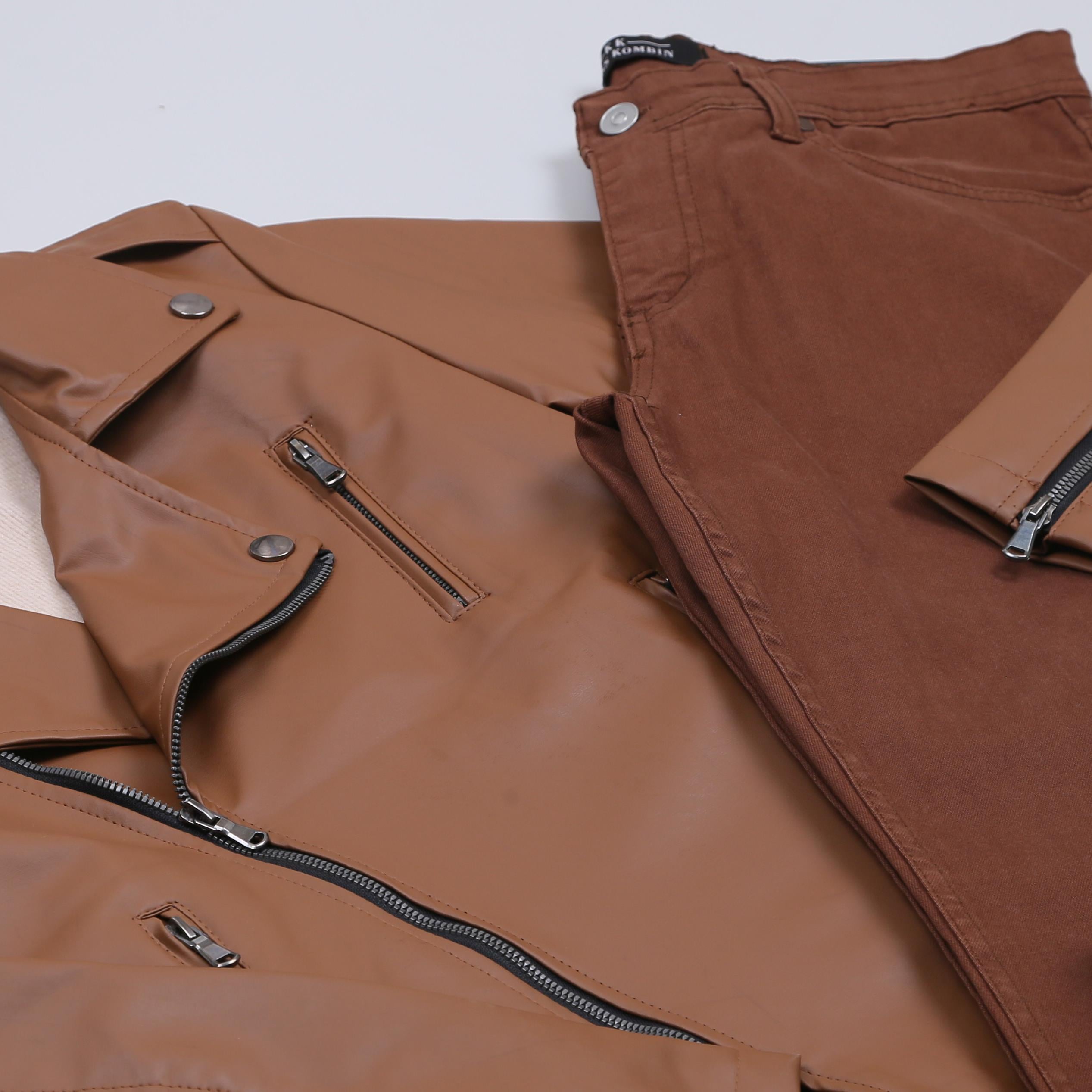 Taba Çapraz Deri Kapşonlu Ceket Kazak Pantolon Bot Kombin