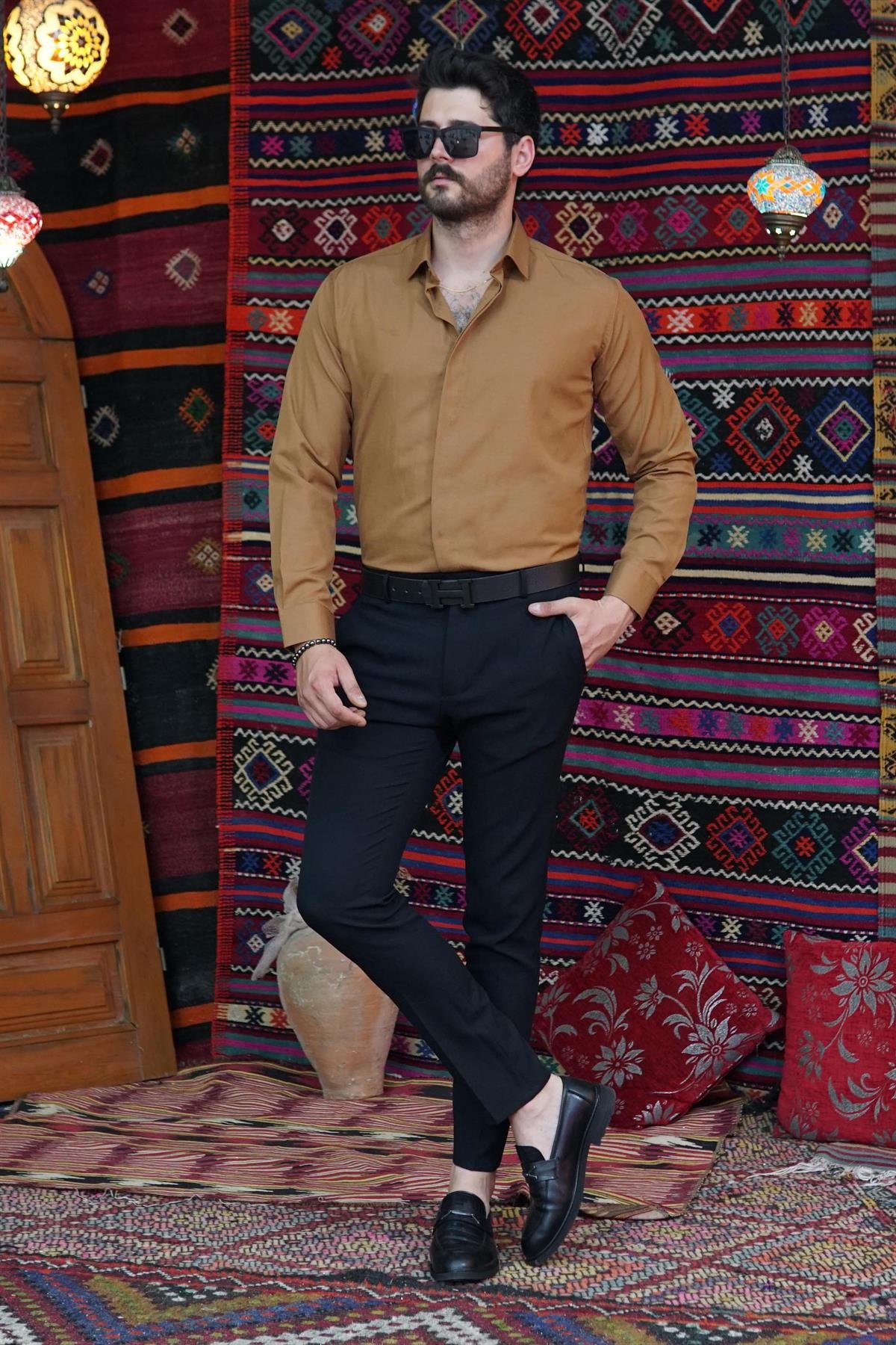 Taba Gömlekli Klasik Kombin