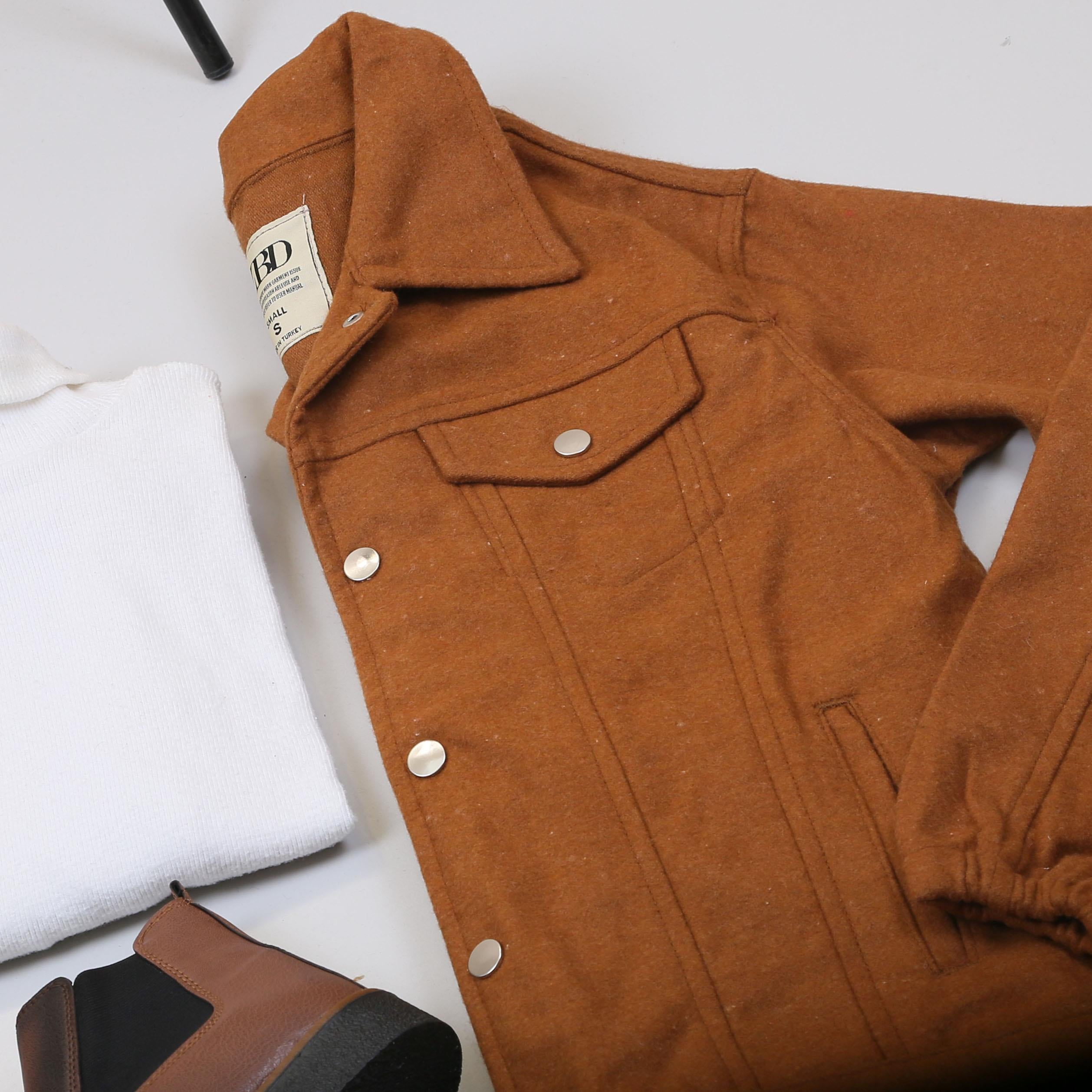 Taba Kaşe Ceket Boğazlı Body Pantolon Bot Kombin