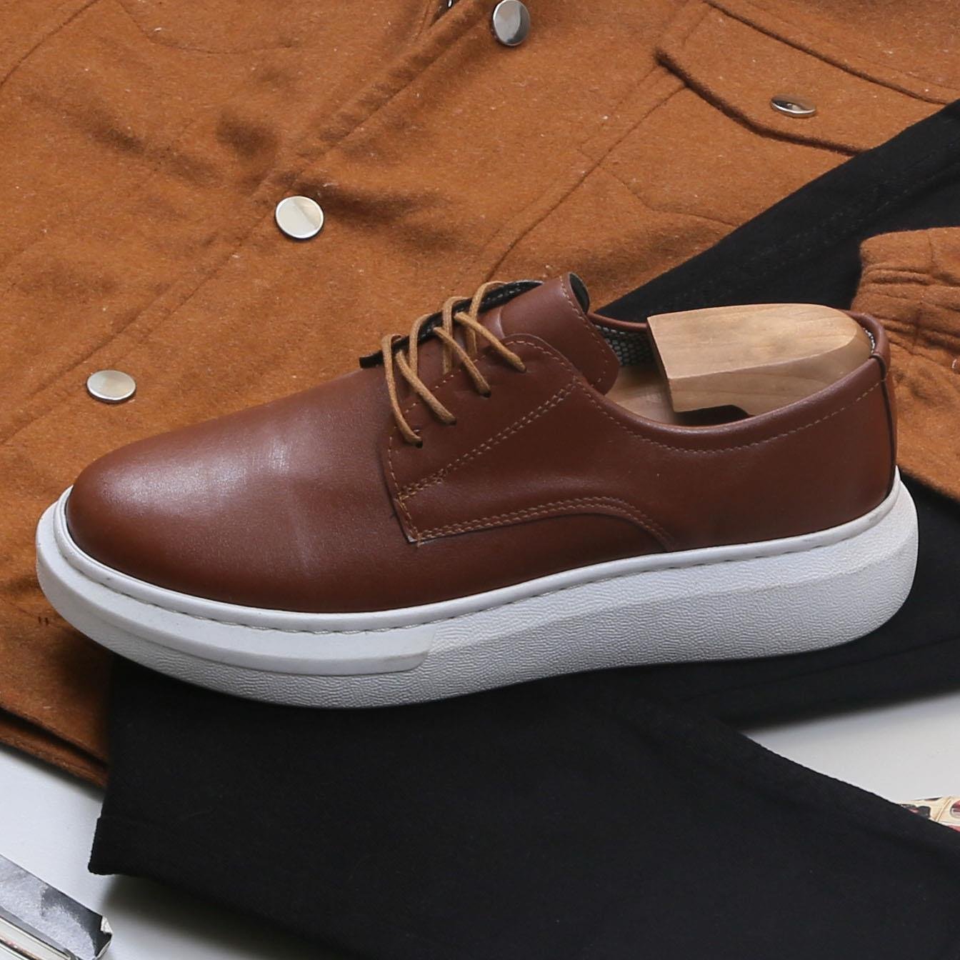 Taba Kaşe Ceket Tişört Pantolon Ayakkabı Kombin