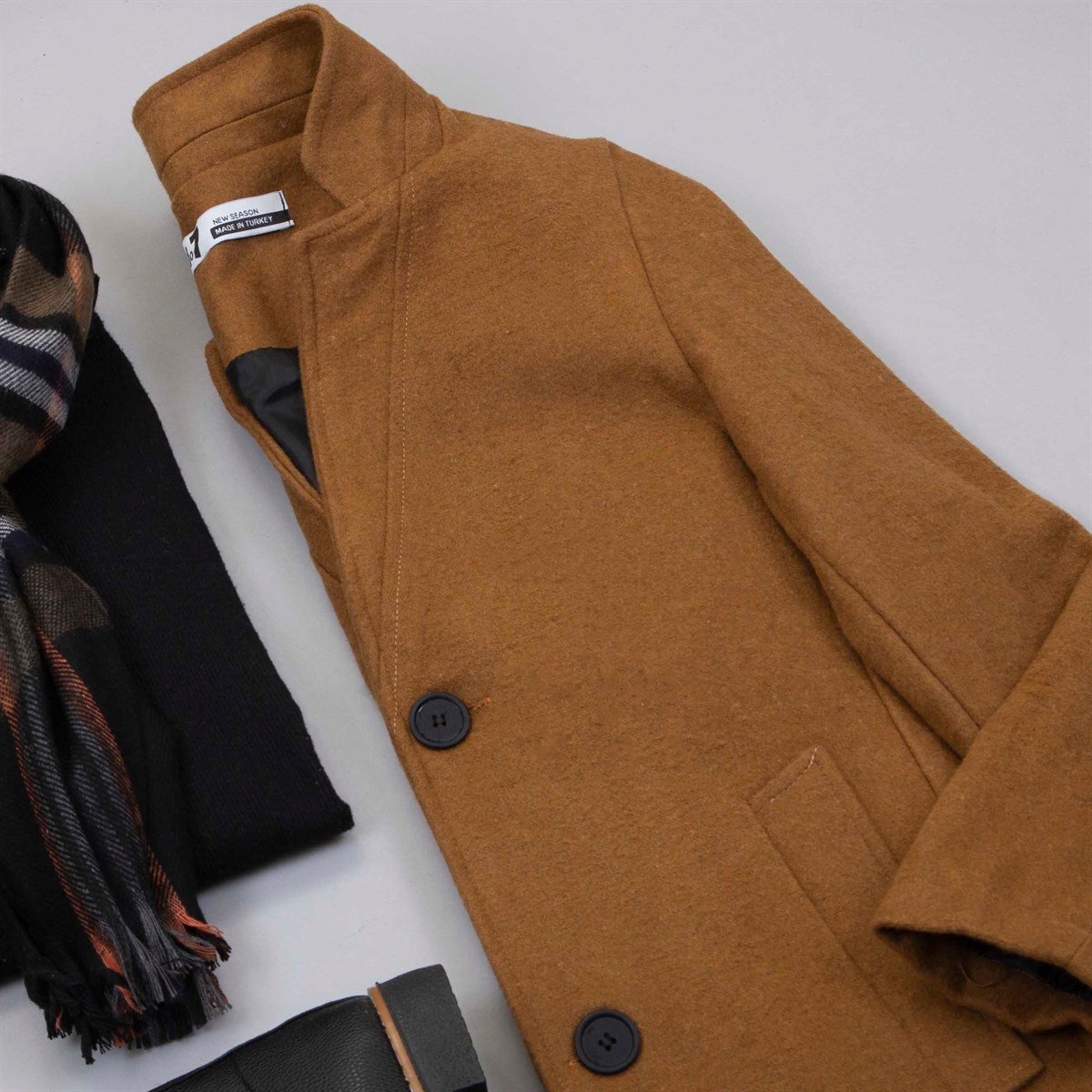 Taba Kaşe Kaban Boğazlı Kazak Pantolon Atkı Bot Kombin