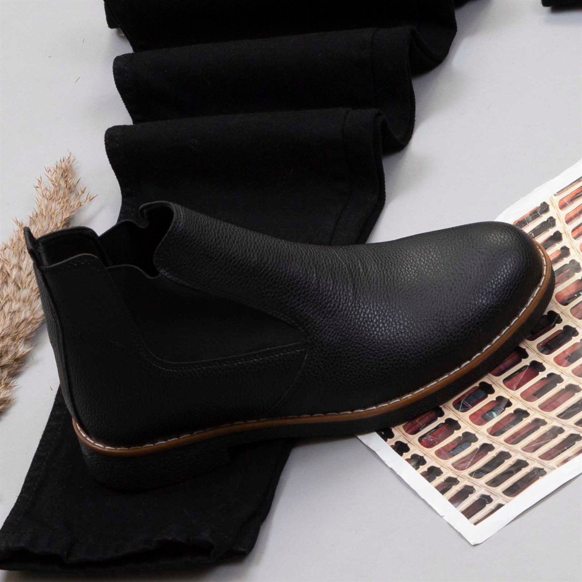 Taba Kaşe Kaban Boğazlı Kazak Pantolon Atkı Bot Kombin