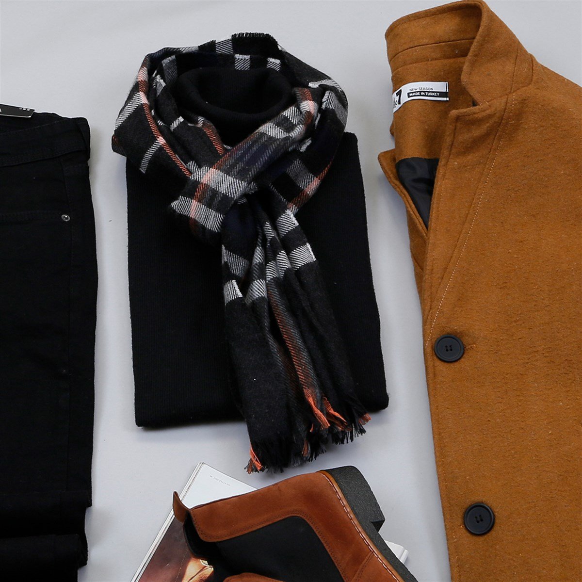 Taba Kaşe Kaban Boğazlı Kazak Pantolon Atkı Bot Kombin