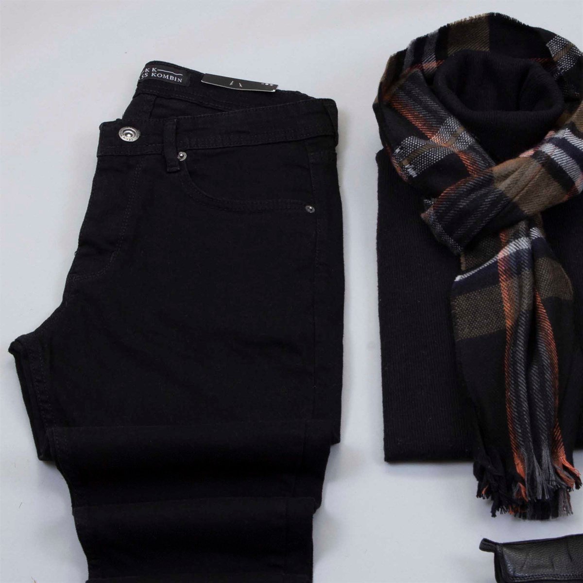 Taba Kaşe Kaban Boğazlı Kazak Pantolon Atkı Bot Kombin