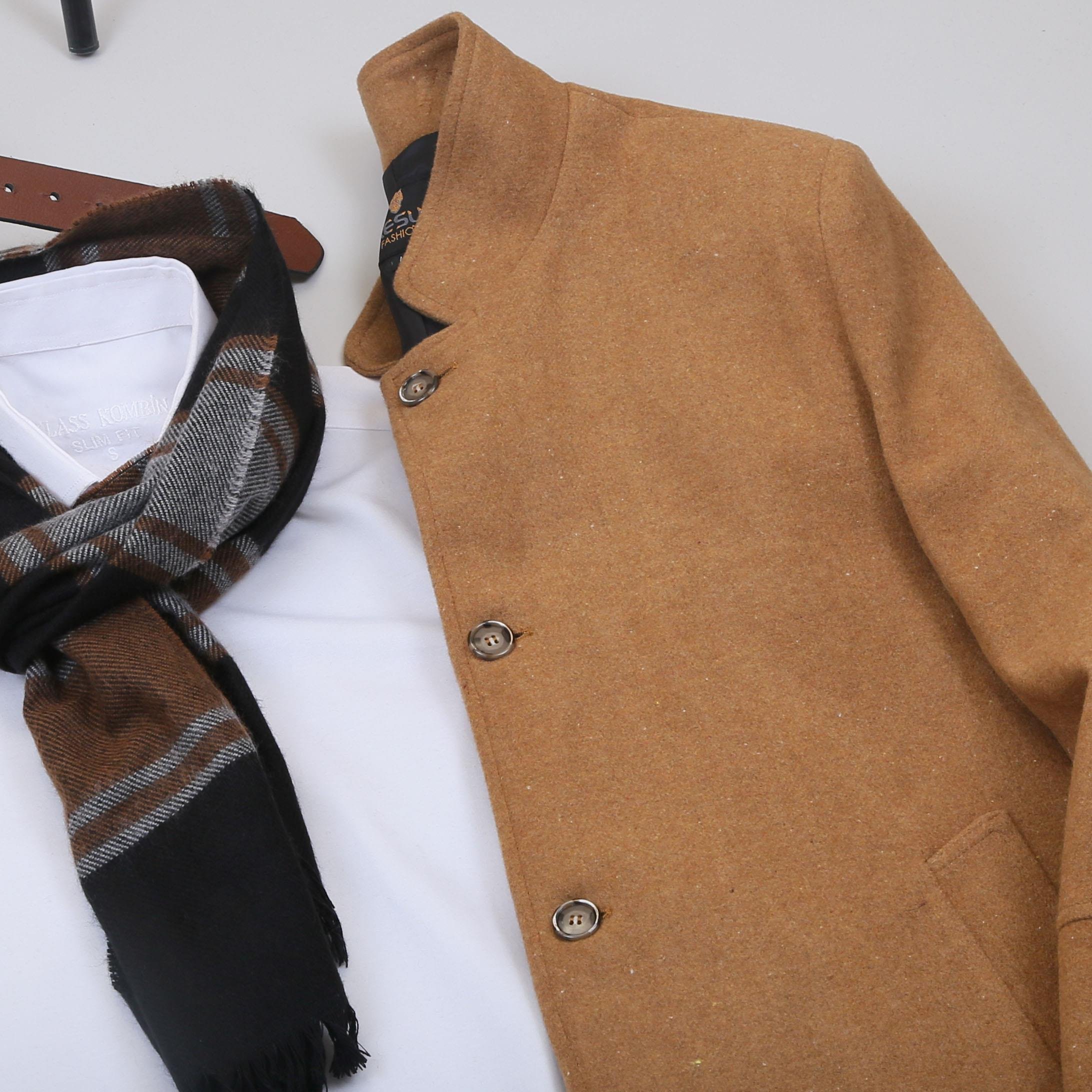 Taba Kaşe Kaban Gömlek Pantolon Ayakkabı Kombin