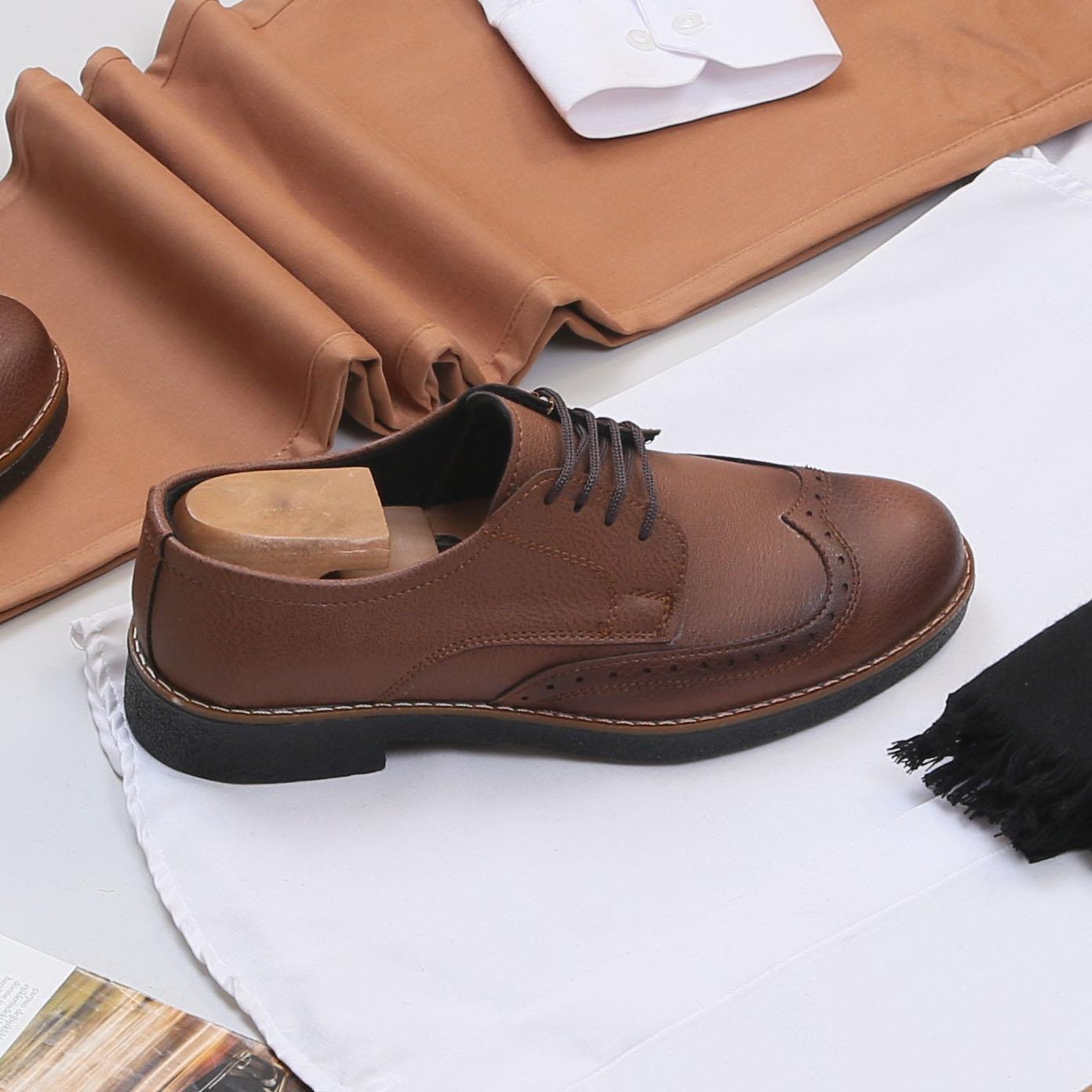 Taba Kaşe Kaban Gömlek Pantolon Ayakkabı Kombin