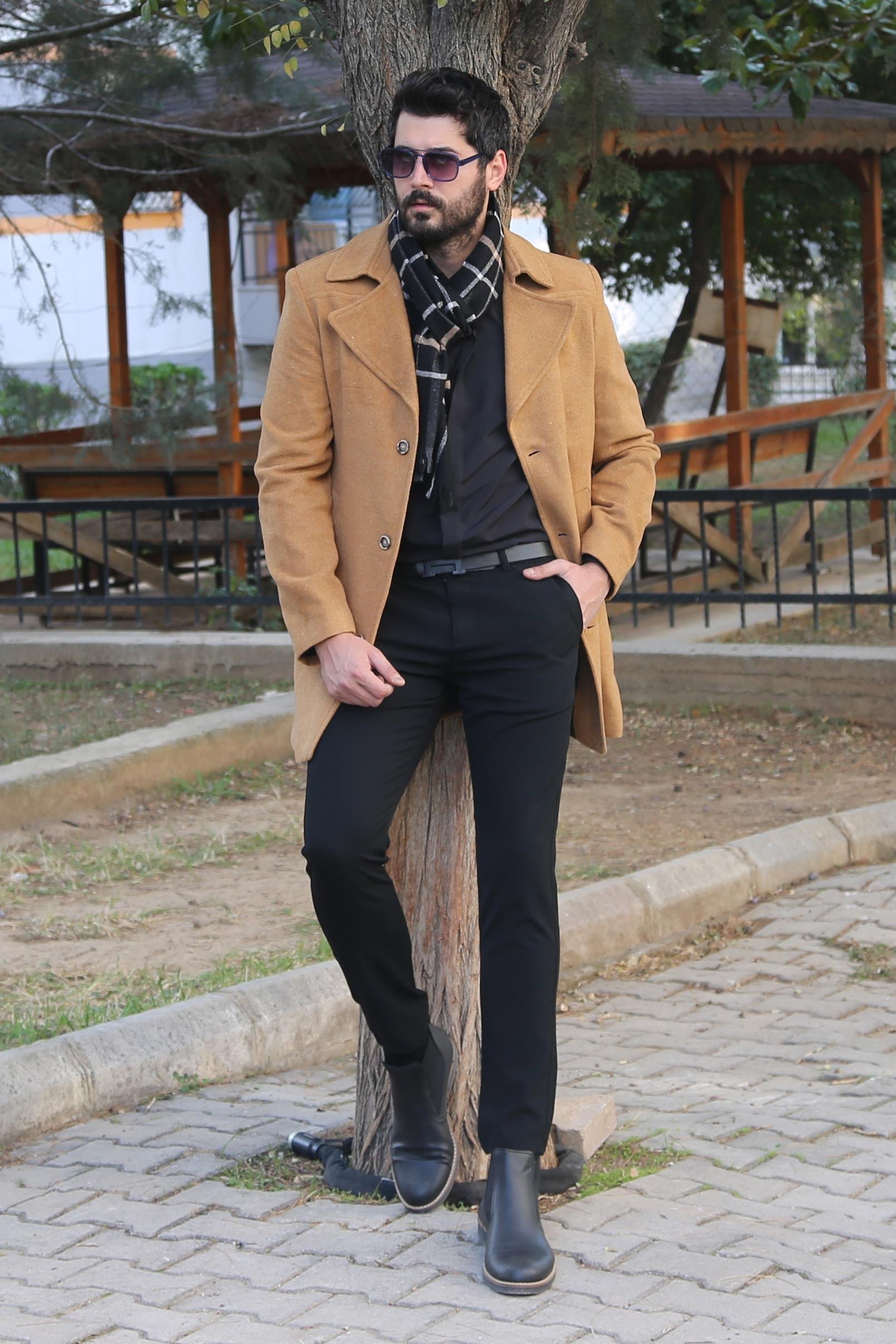 Taba Kaşe Kaban Gömlek Pantolon Bot Kombin