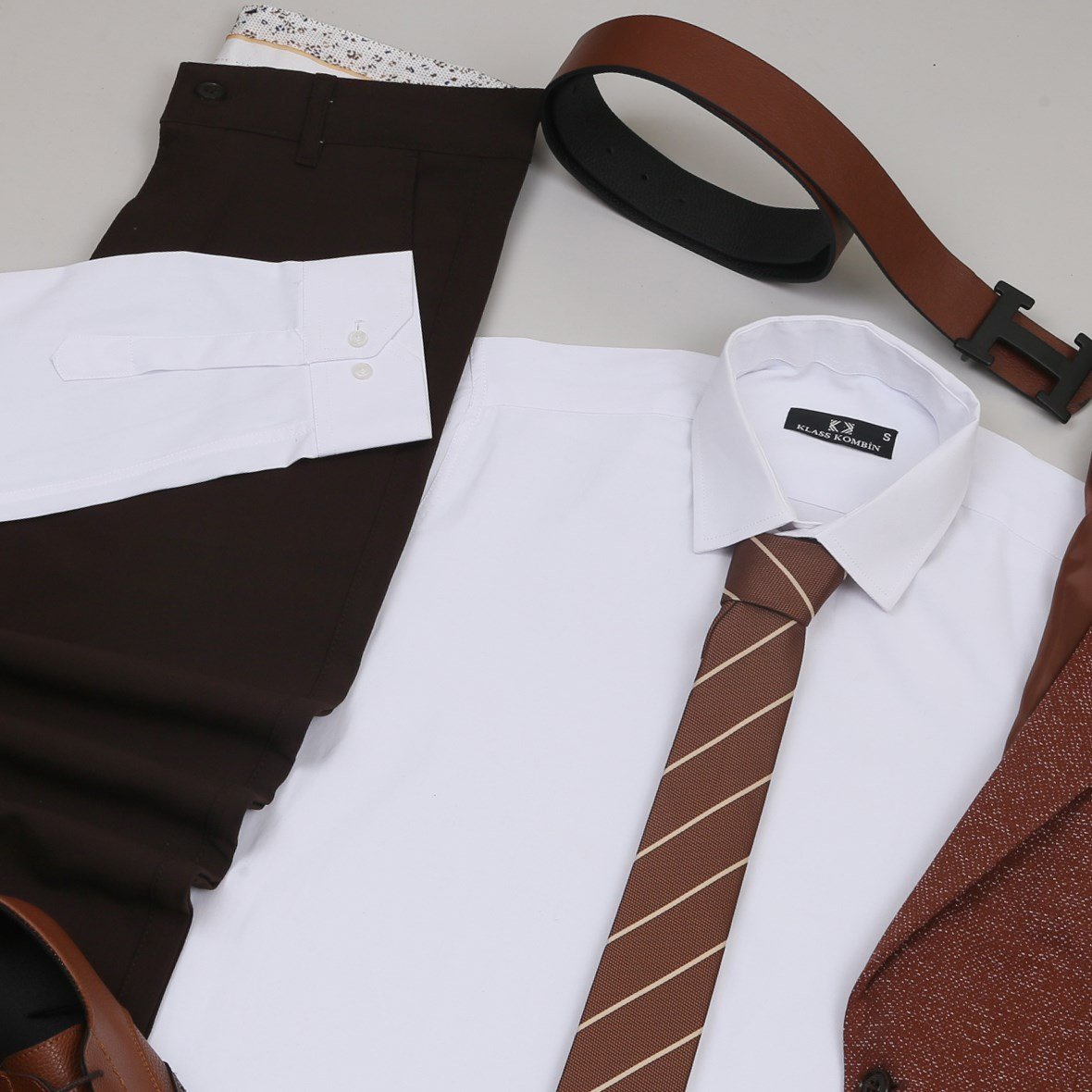 taba Kırçıllı  Blazer Ceket Beyaz Gömlek Kahve Pantolon Ayakkabı Kombin