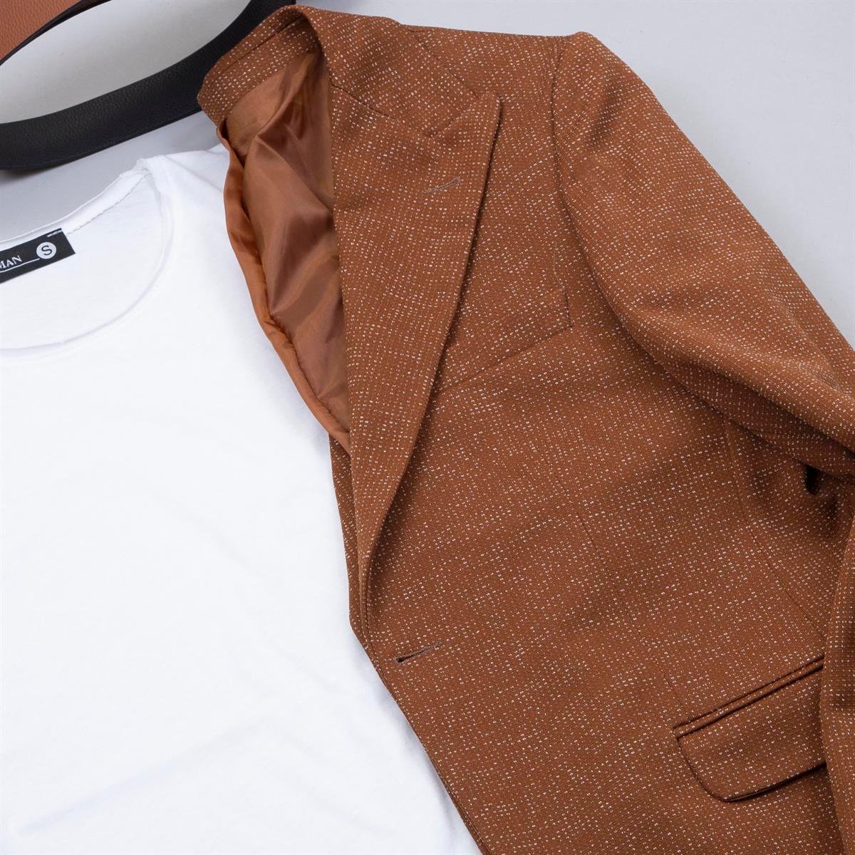 Taba Kırçıllı Blazer Ceket Tişört Pantolon Ayakkabı Kombin