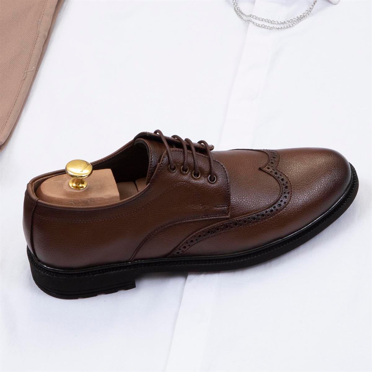 Taba Pantolon Beyaz Gömlek Ayakkabı Kombin