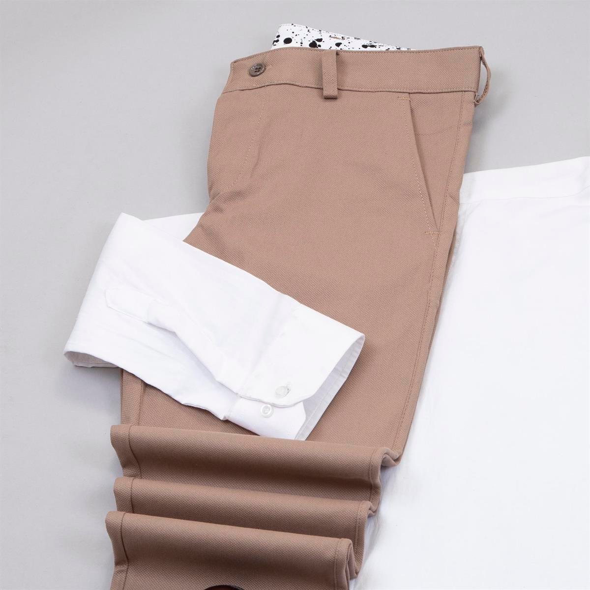 Taba Pantolon Beyaz Gömlek Ayakkabı Kombin