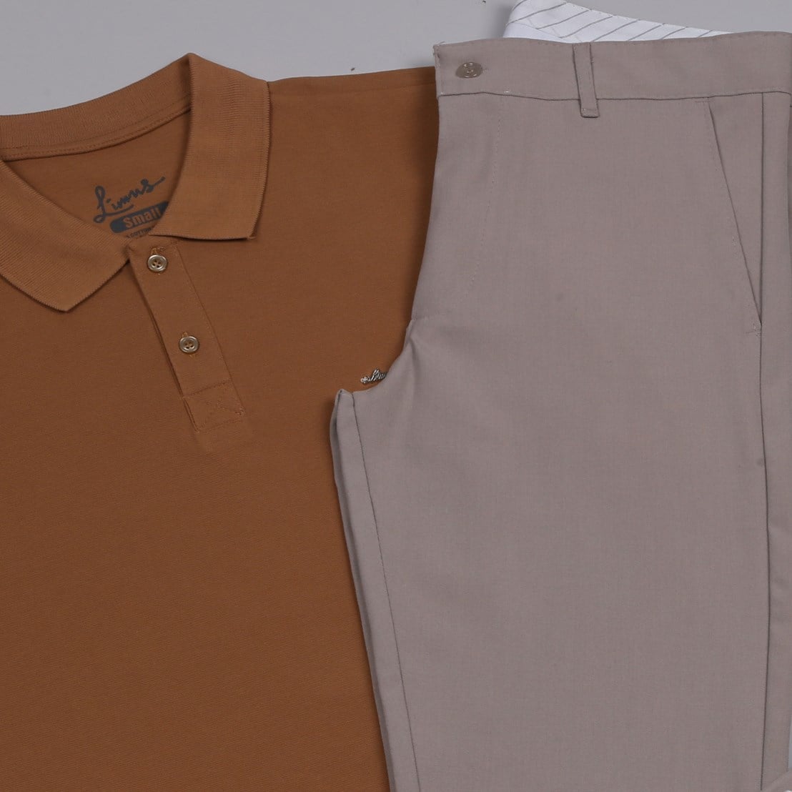 Taba Polo Yaka Tişört Bej kumaş  pantolon  ayakkabı Kombin