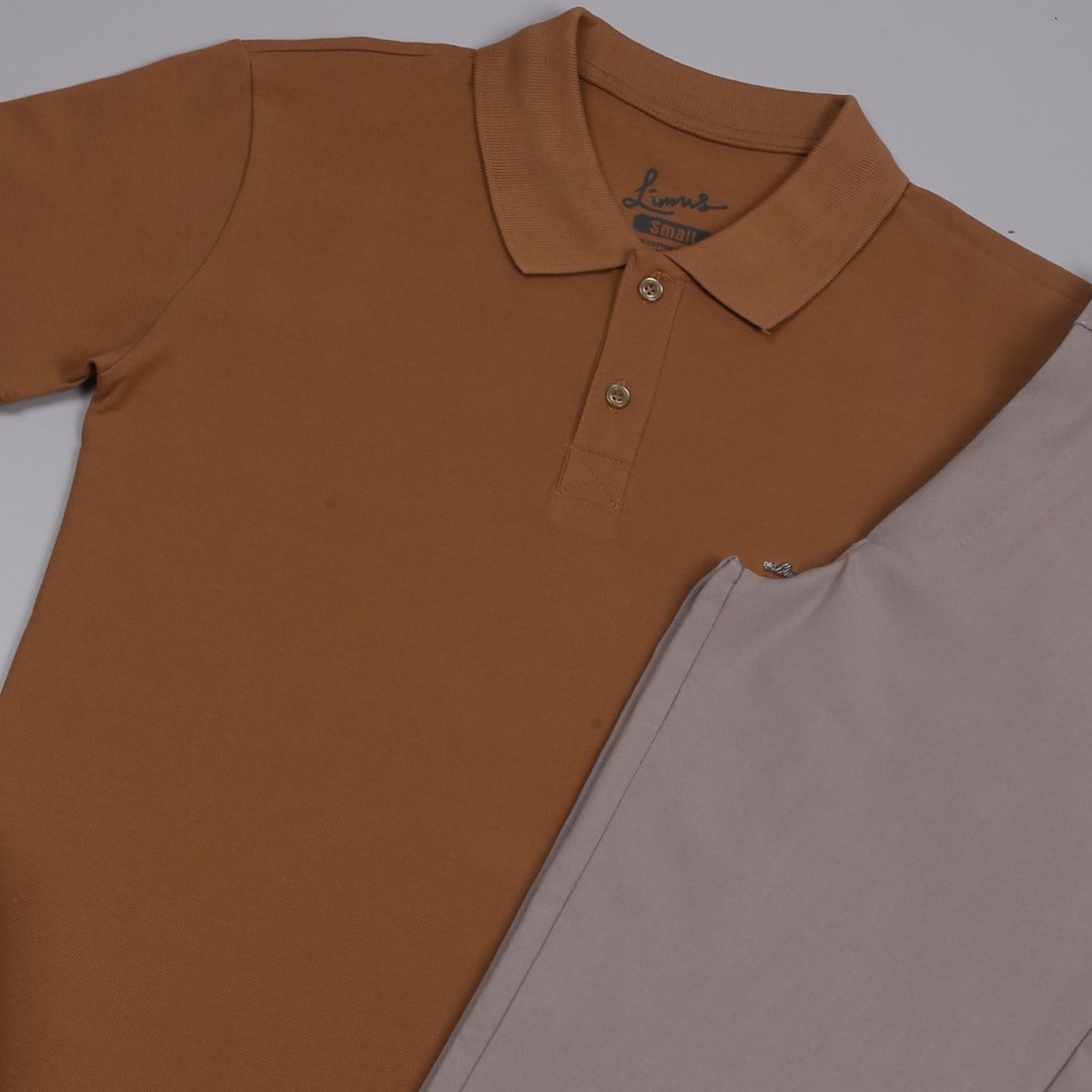 Taba Polo Yaka Tişört Bej kumaş  pantolon  ayakkabı Kombin